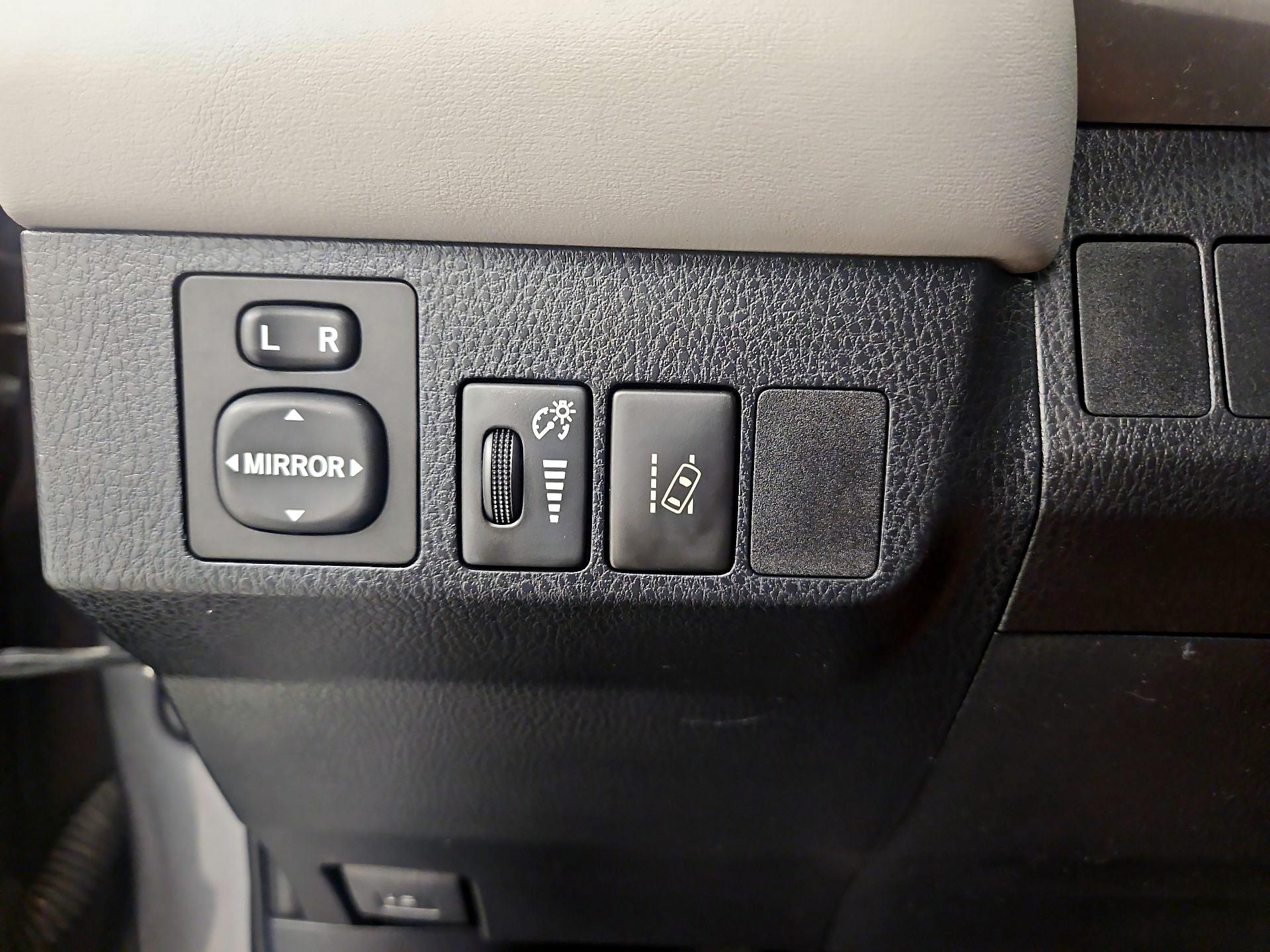 Thumbnail: 2018 Toyota RAV4 - 13