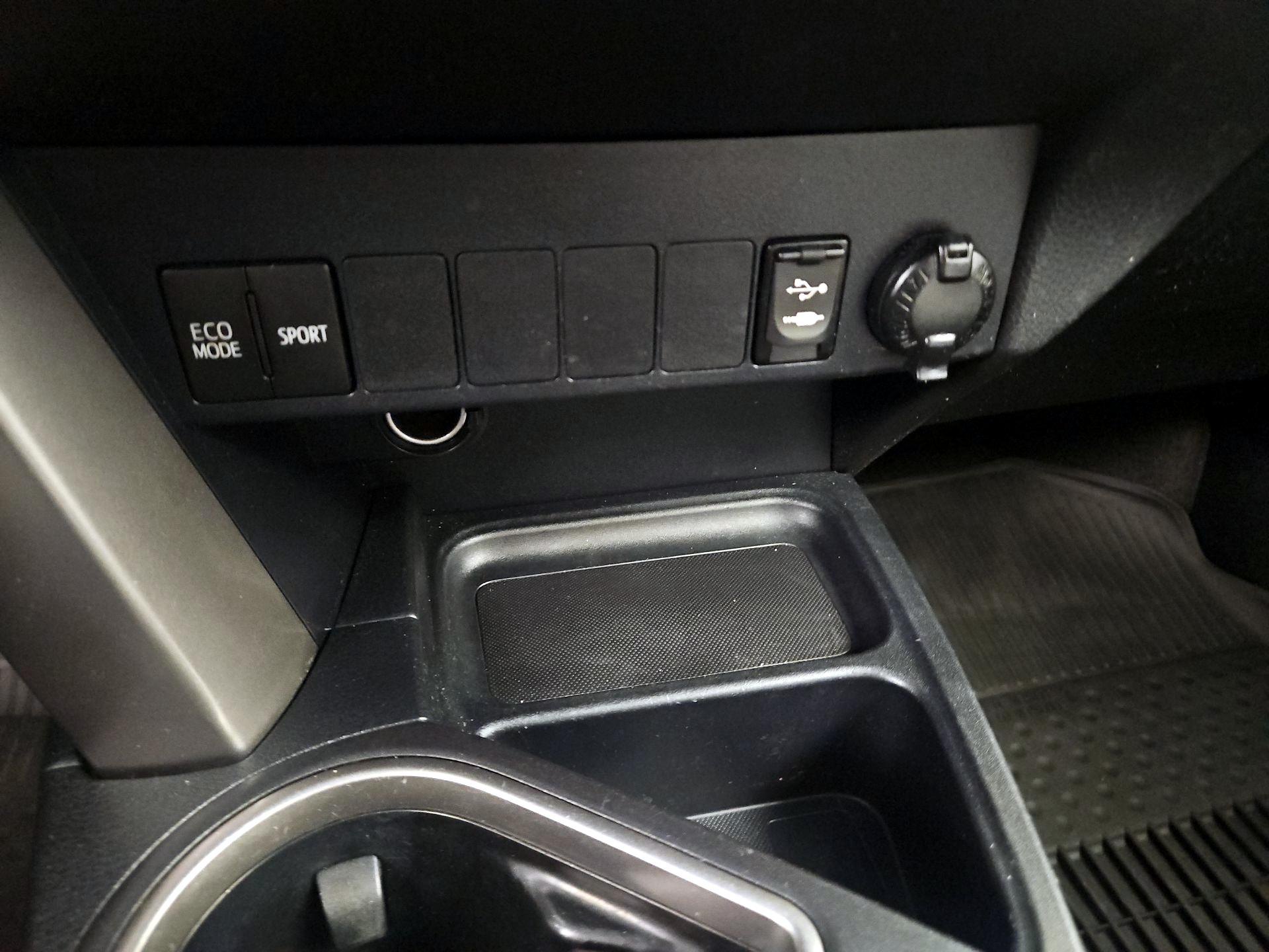 Thumbnail: 2018 Toyota RAV4 - 18
