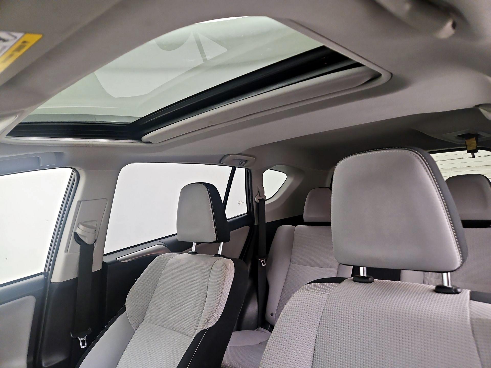Thumbnail: 2018 Toyota RAV4 - 19