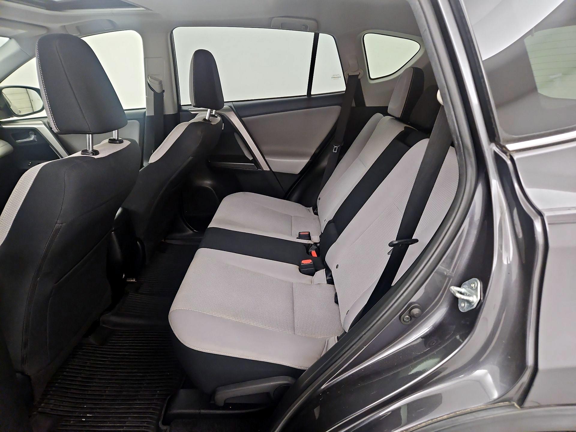 Thumbnail: 2018 Toyota RAV4 - 20