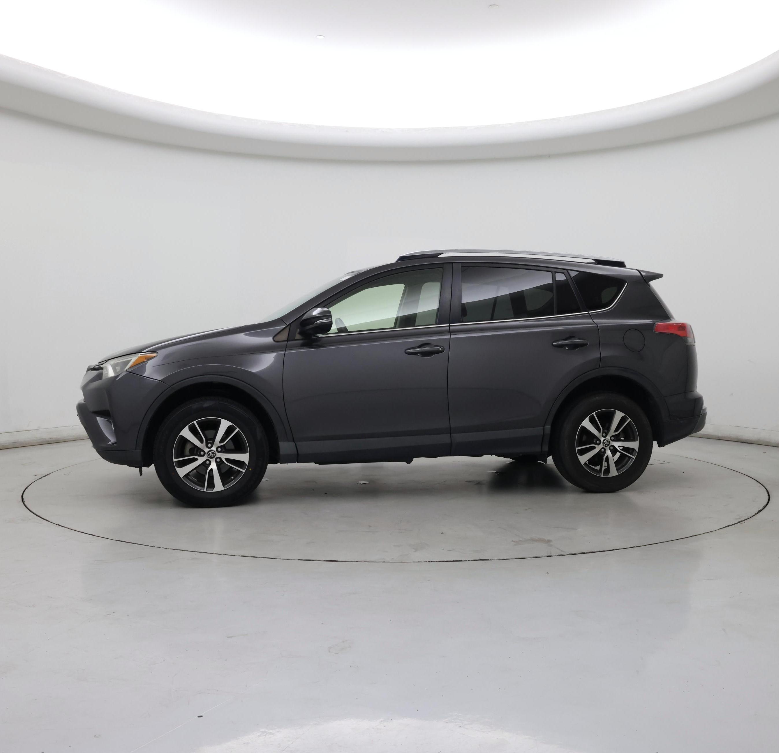 Thumbnail: 2018 Toyota RAV4 - 3