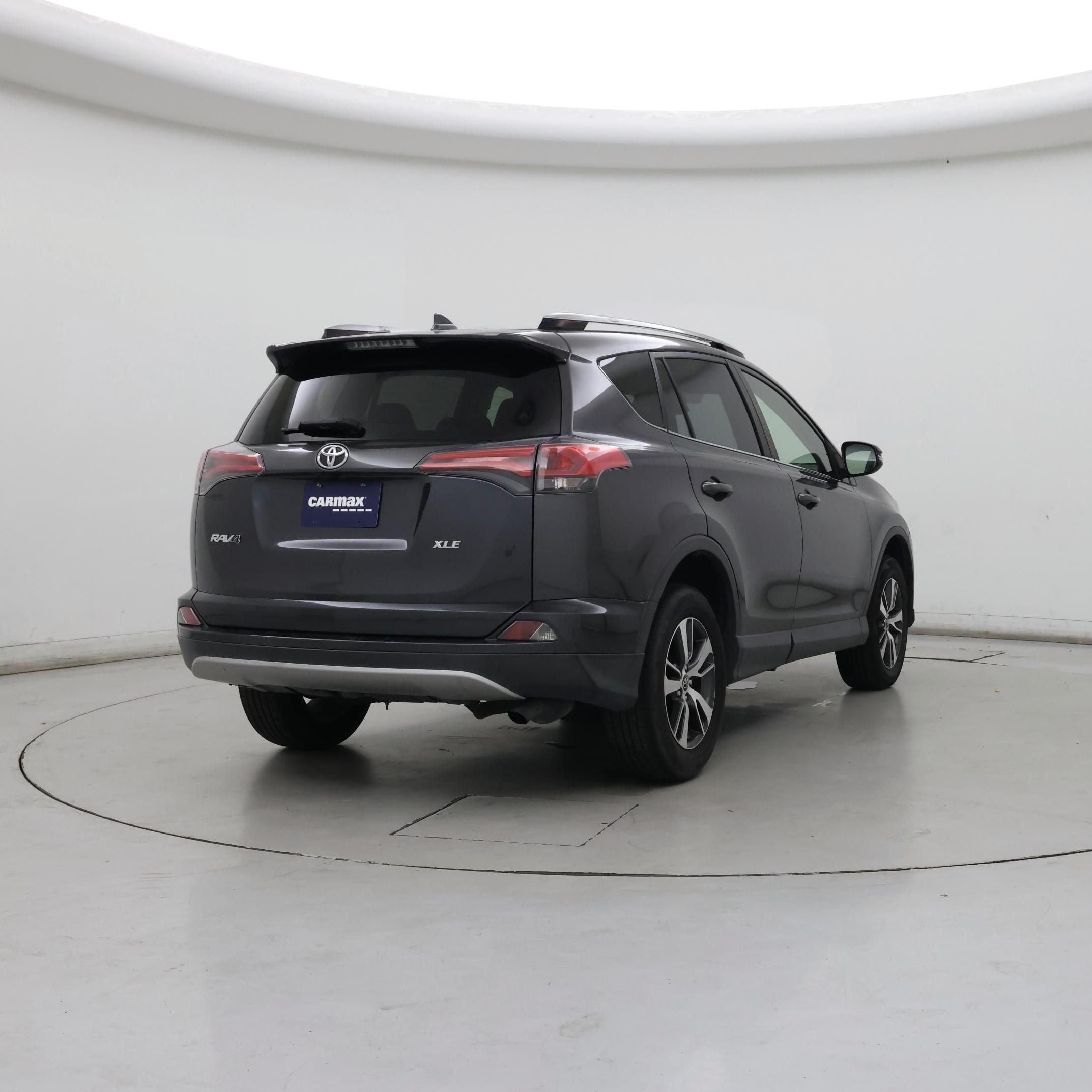 Thumbnail: 2018 Toyota RAV4 - 8