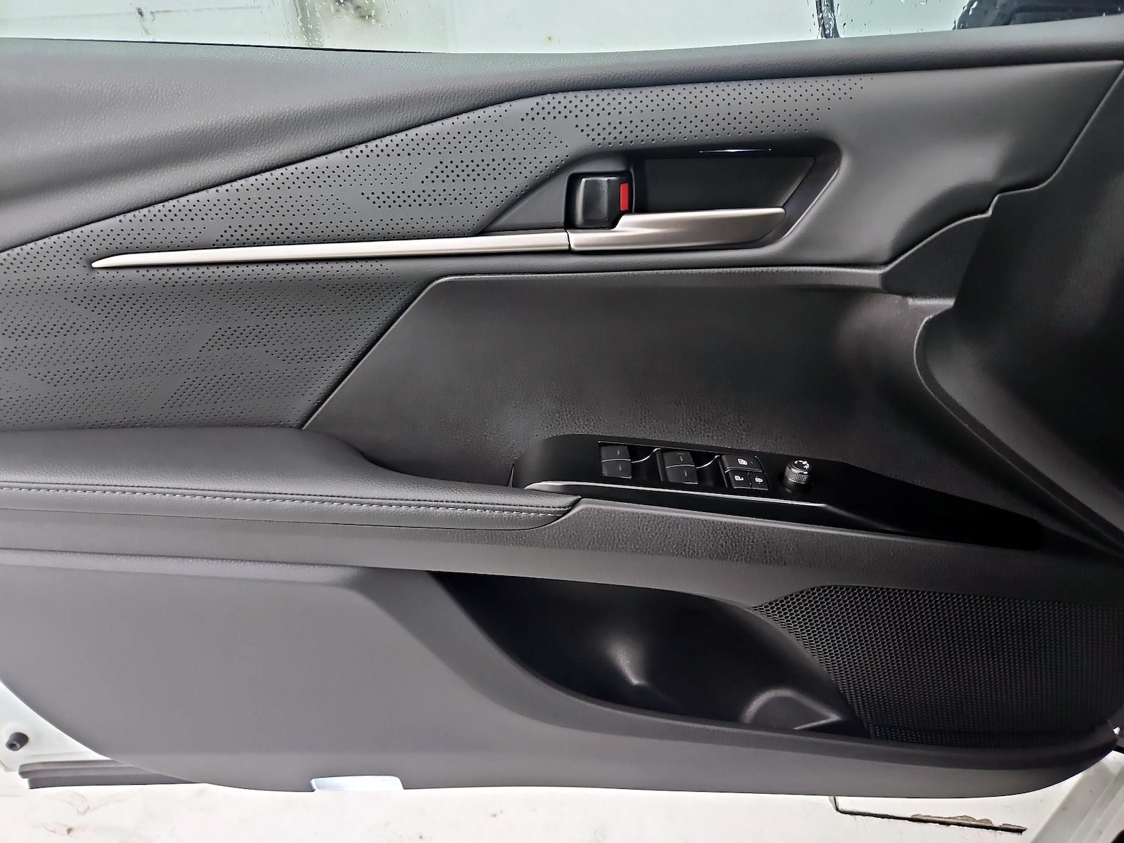 2025 Toyota Camry XSE - Photo 13