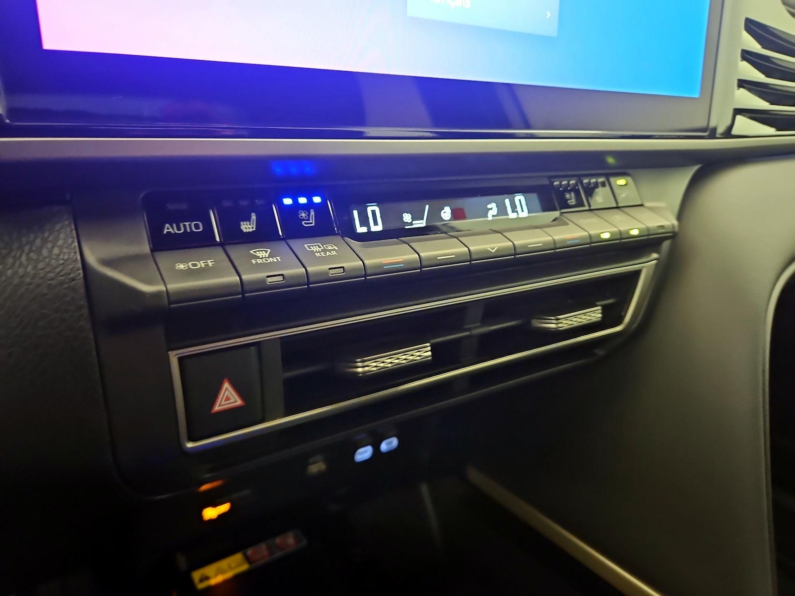 2025 Toyota Camry XSE - Photo 17