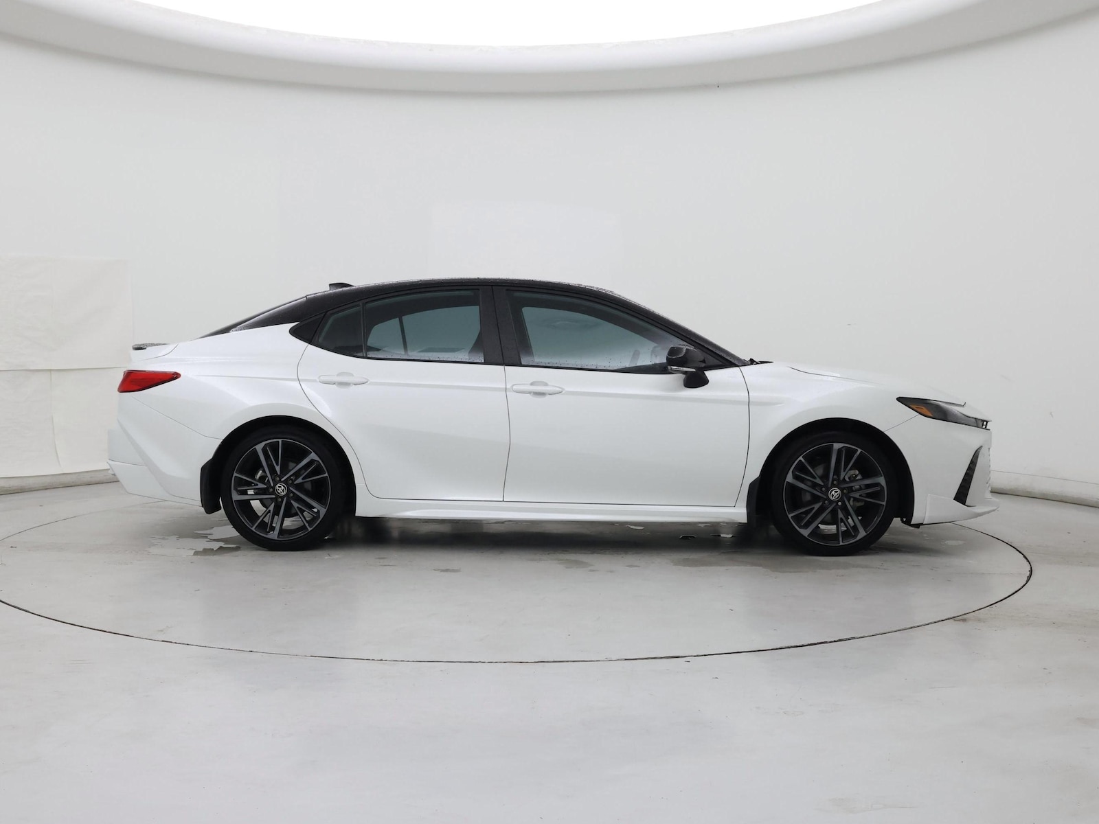 2025 Toyota Camry XSE - Photo 8