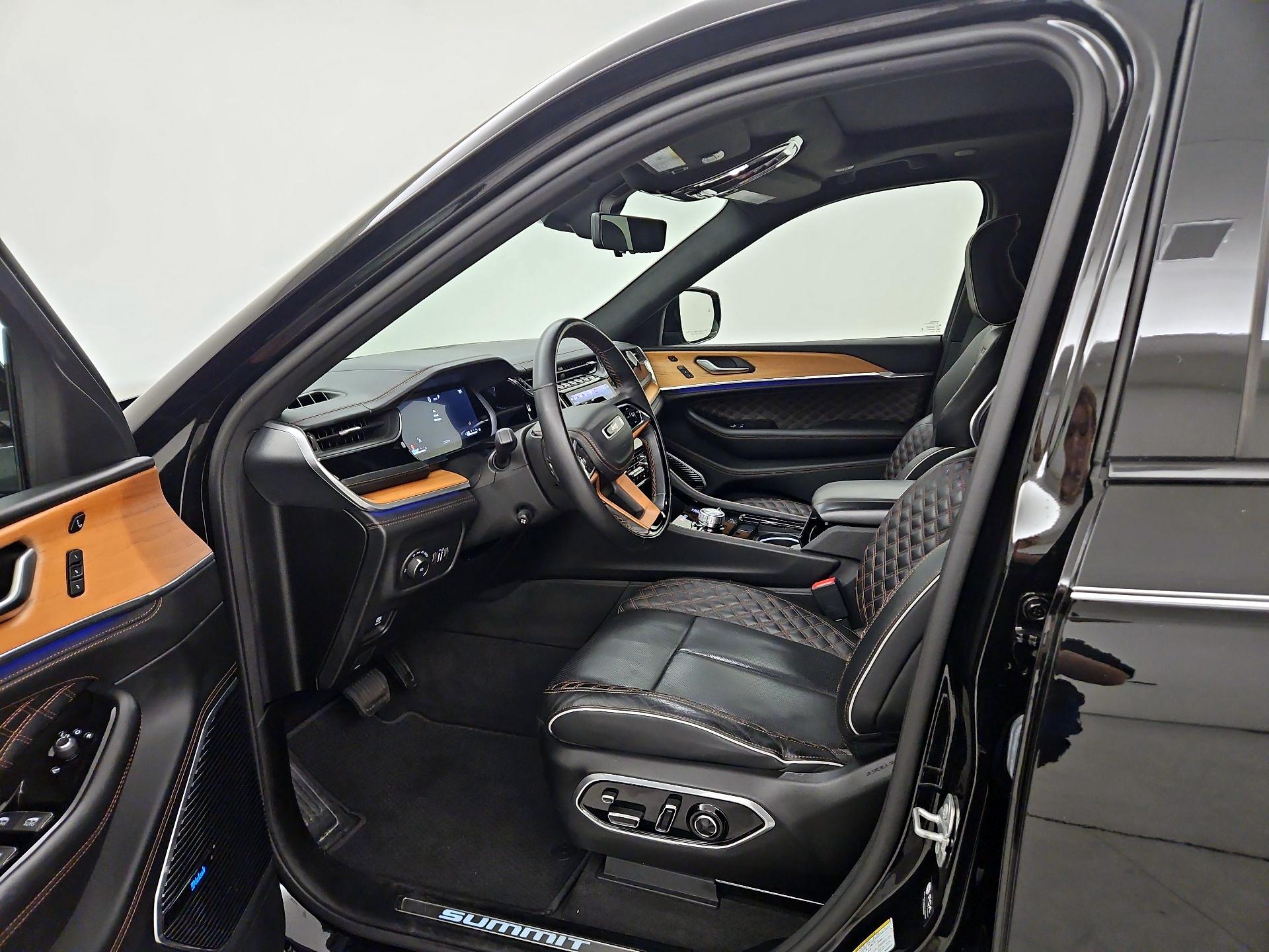 Thumbnail: 2022 Jeep Grand Cherokee - 11