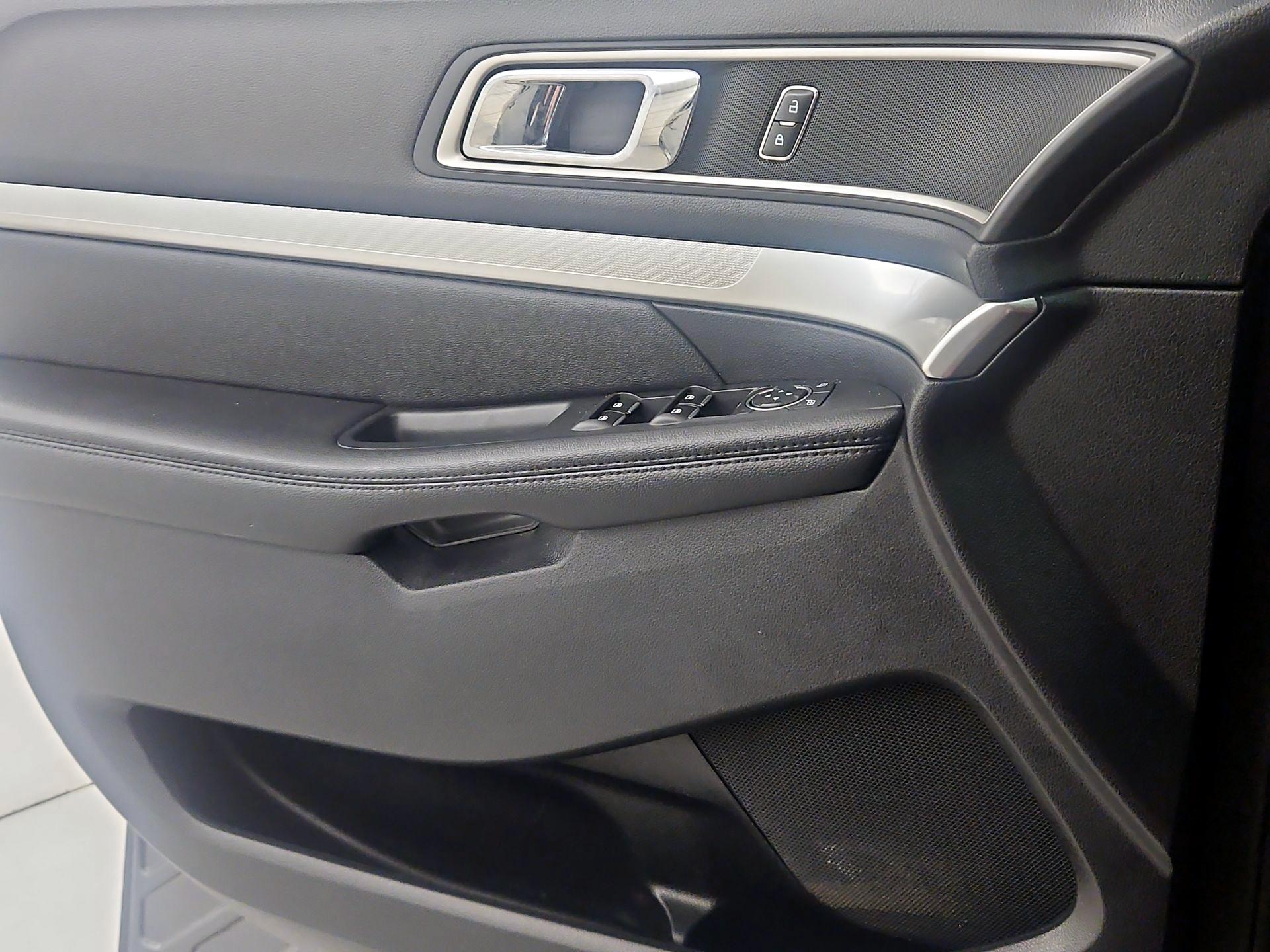 Thumbnail: 2017 Ford Explorer - 12