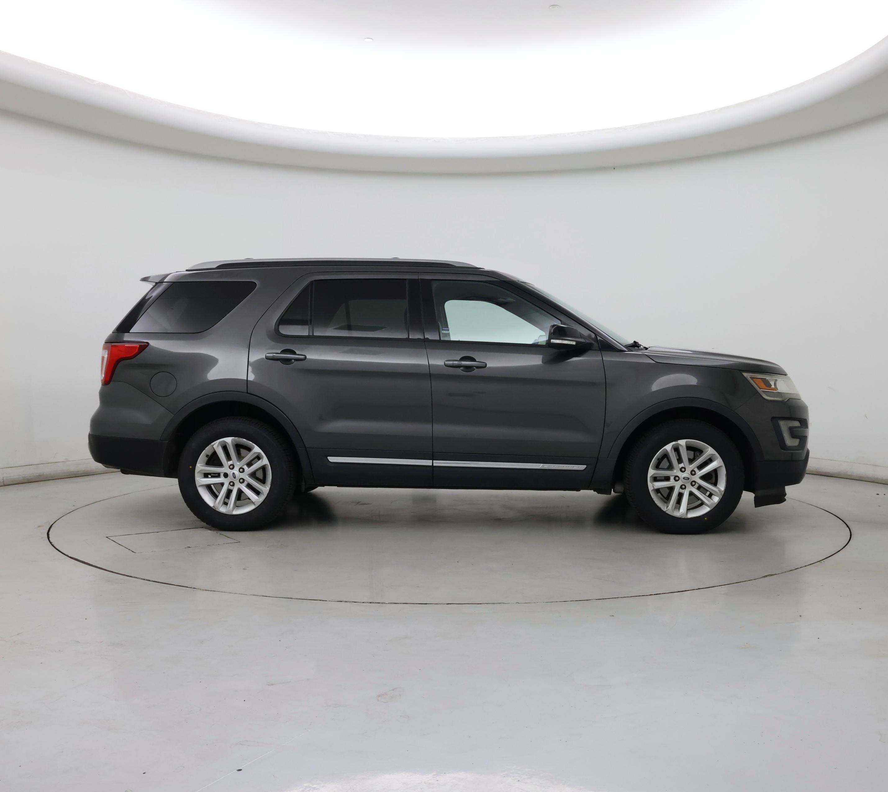 Thumbnail: 2017 Ford Explorer - 7