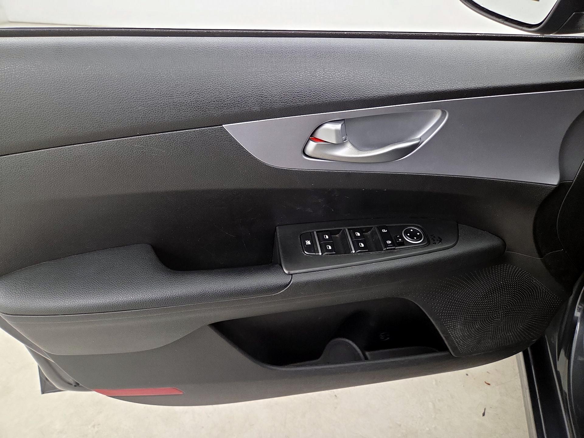Thumbnail: 2023 Kia Forte - 12