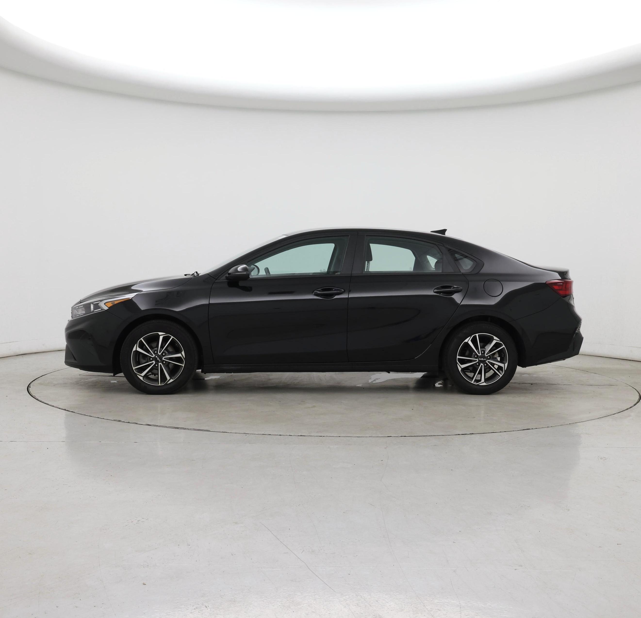Thumbnail: 2023 Kia Forte - 3