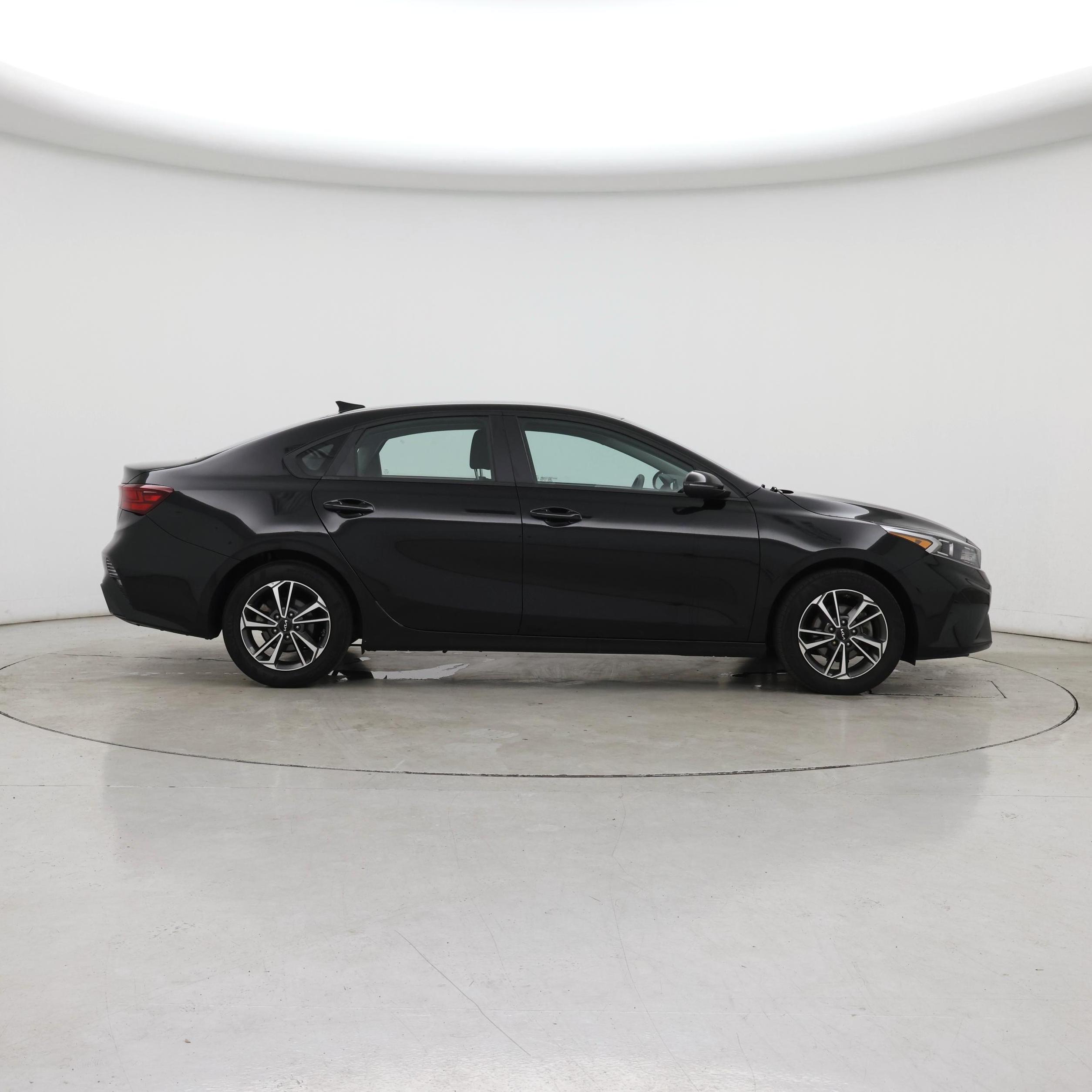 Thumbnail: 2023 Kia Forte - 7