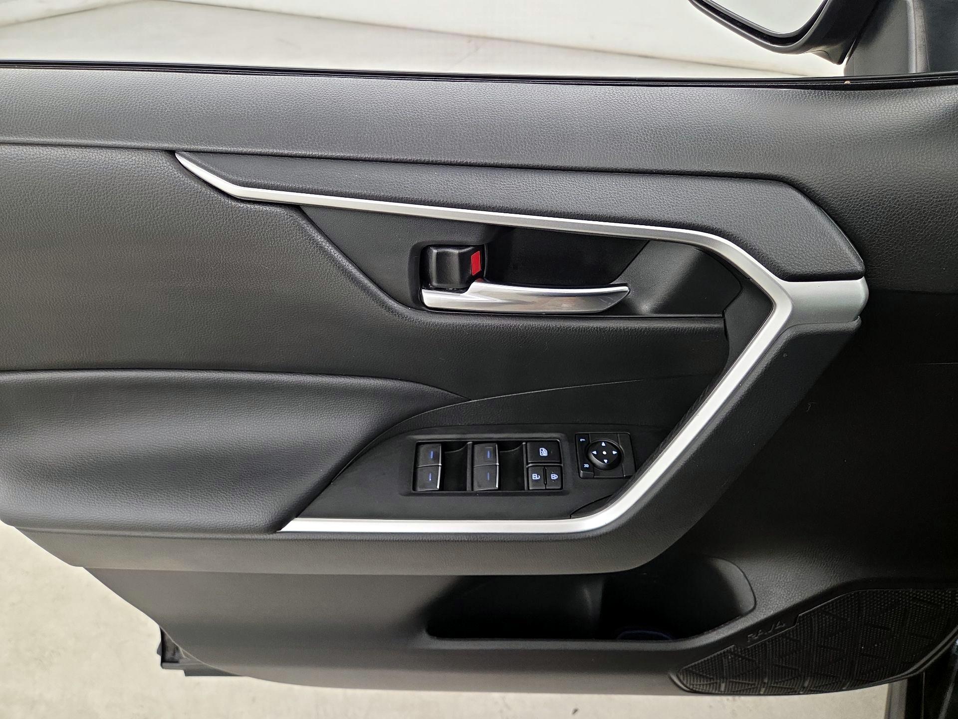 Thumbnail: 2022 Toyota RAV4 - 12