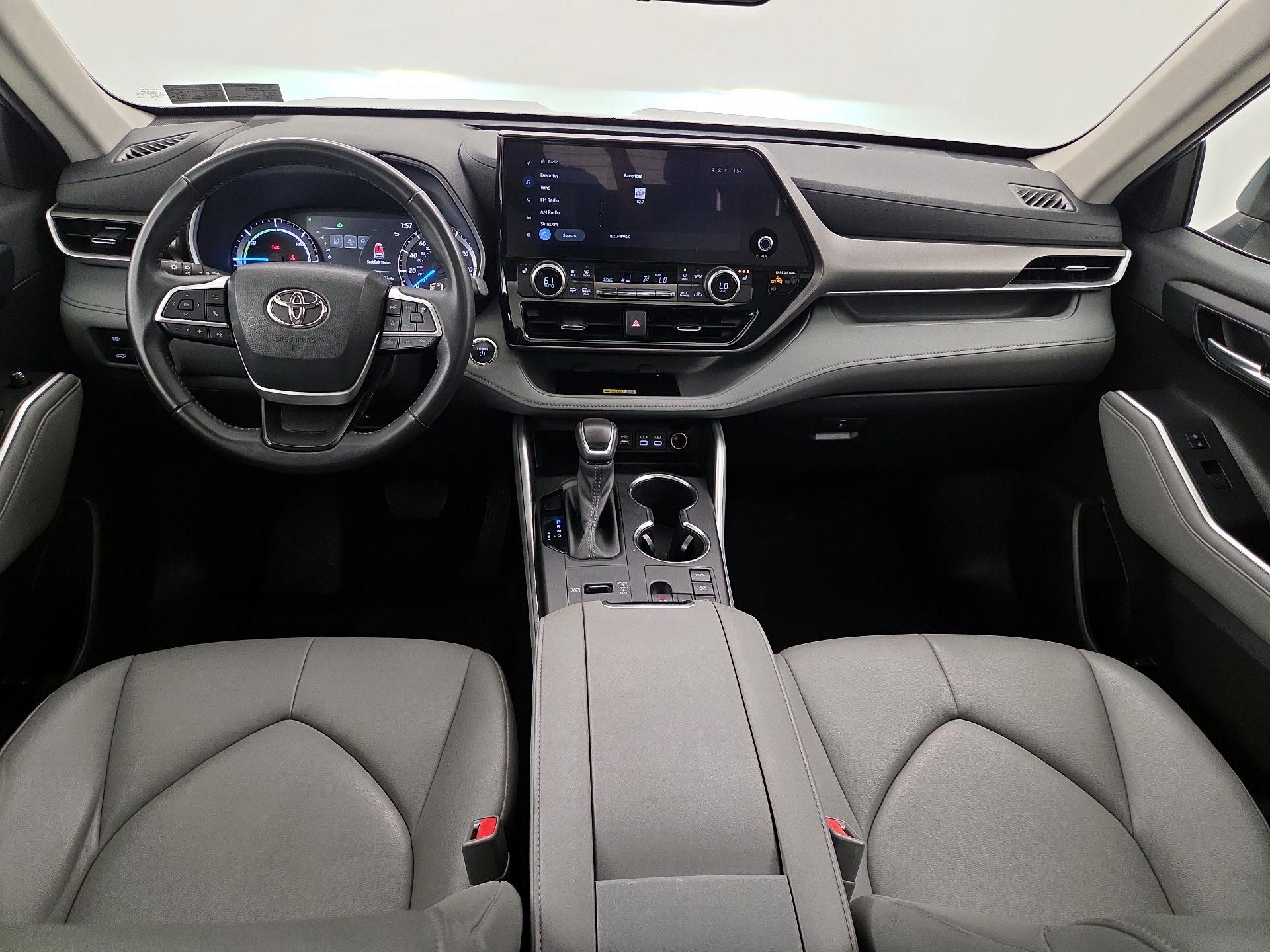 Thumbnail: 2023 Toyota Highlander - 9