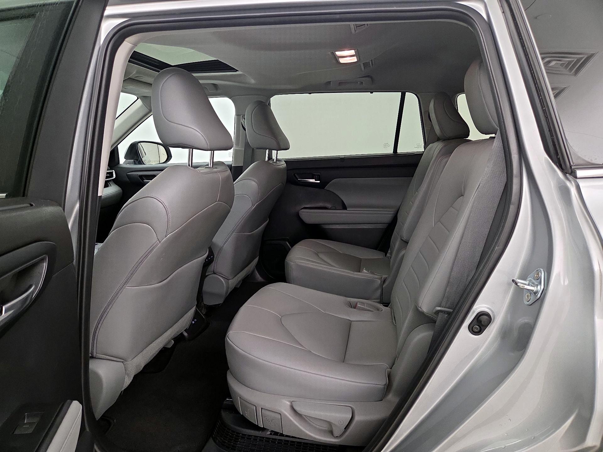 Thumbnail: 2023 Toyota Highlander - 20