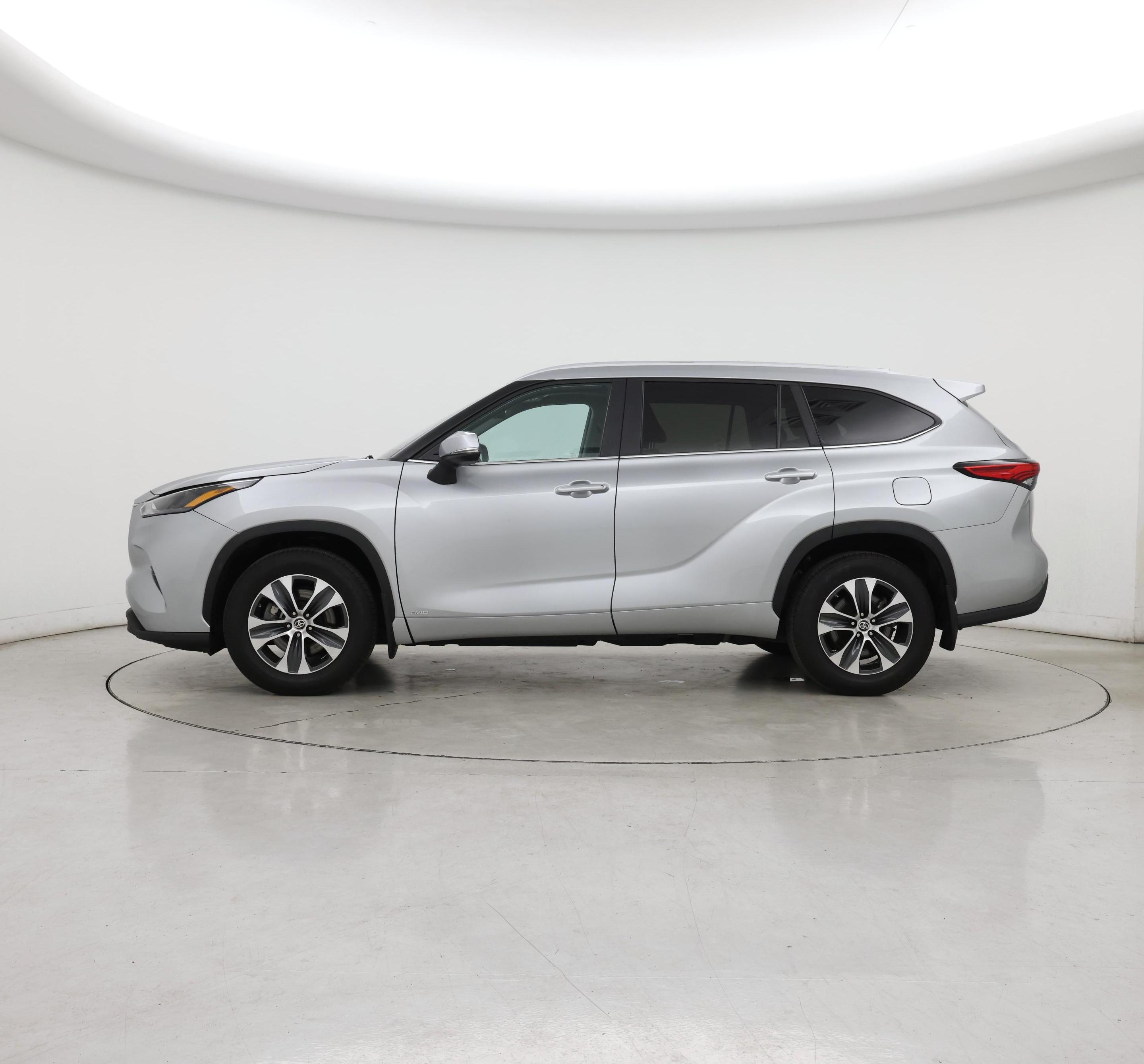 Thumbnail: 2023 Toyota Highlander - 3