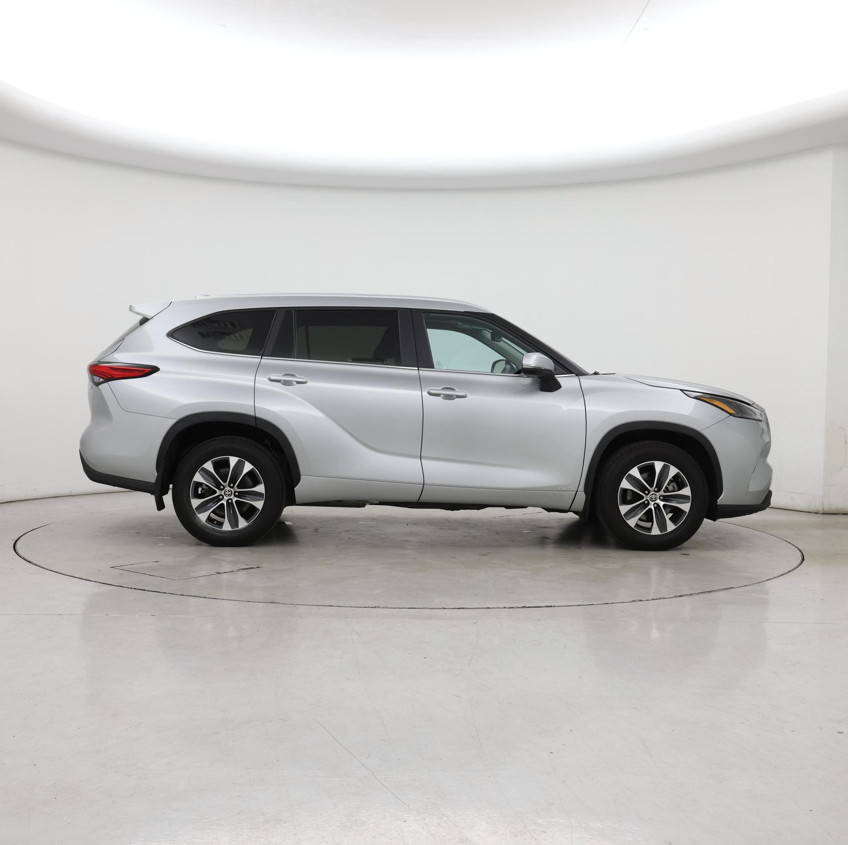 Thumbnail: 2023 Toyota Highlander - 7
