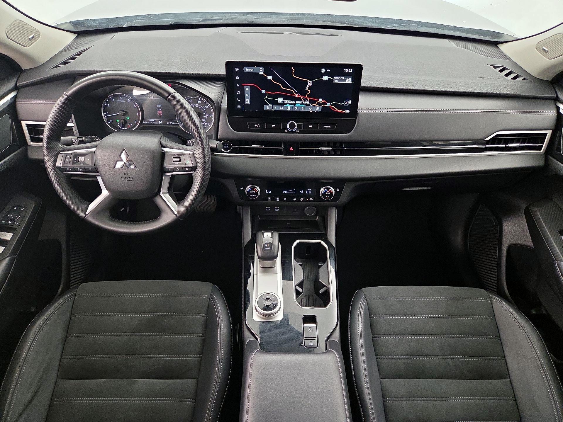Thumbnail: 2025 Mitsubishi Outlander - 9