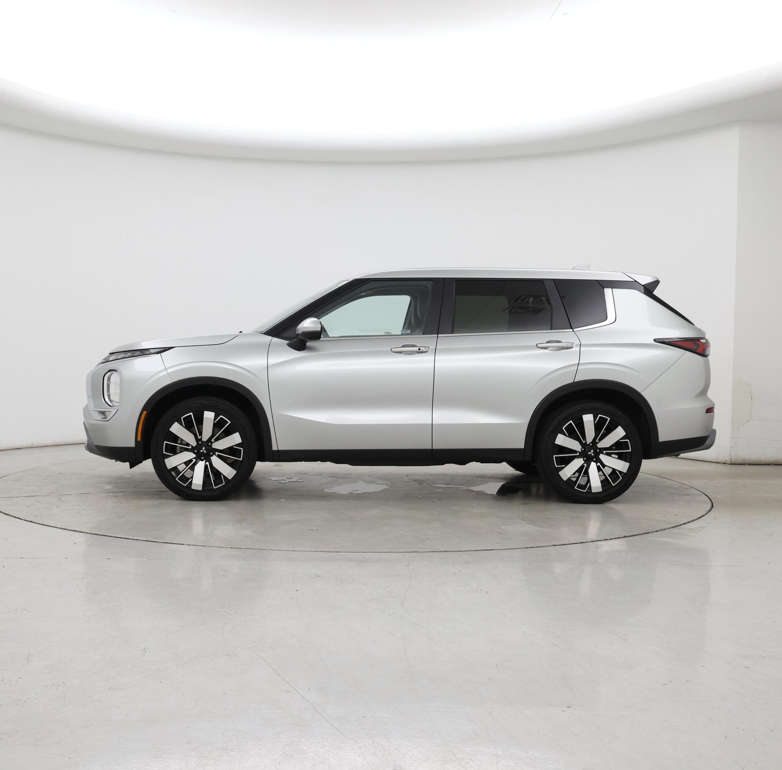 Thumbnail: 2025 Mitsubishi Outlander - 3