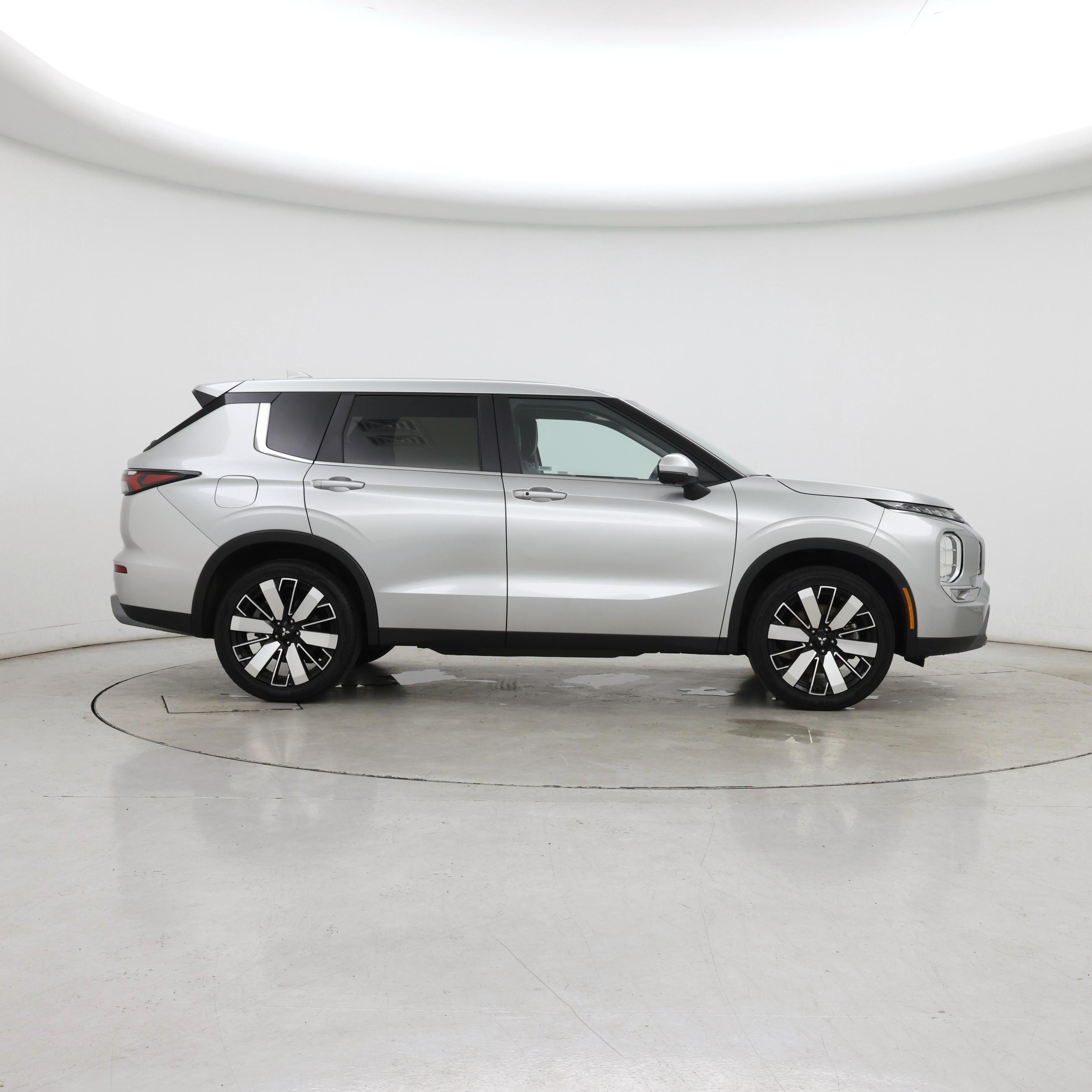 Thumbnail: 2025 Mitsubishi Outlander - 7