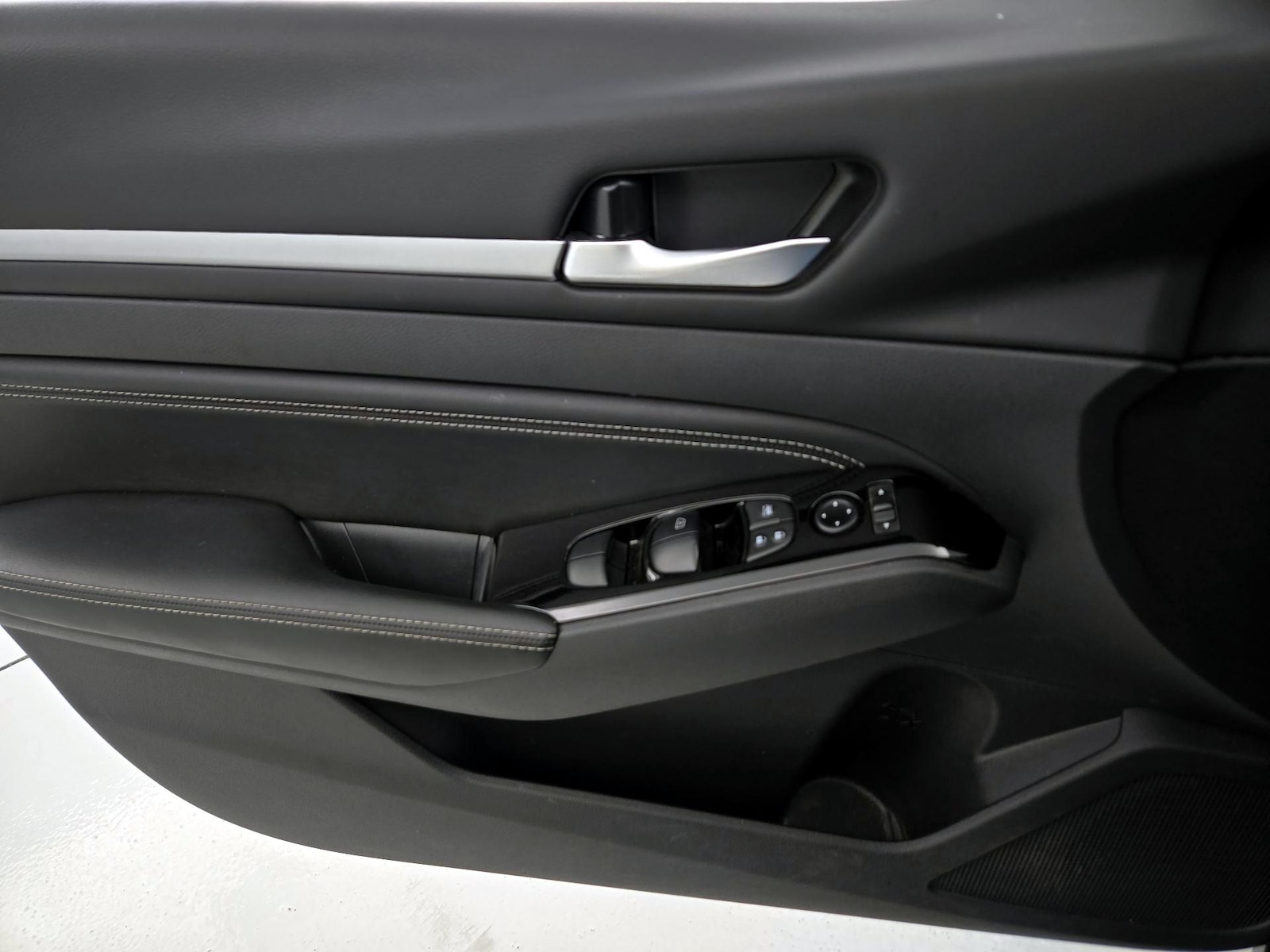 2023 Nissan Altima SV - Photo 13