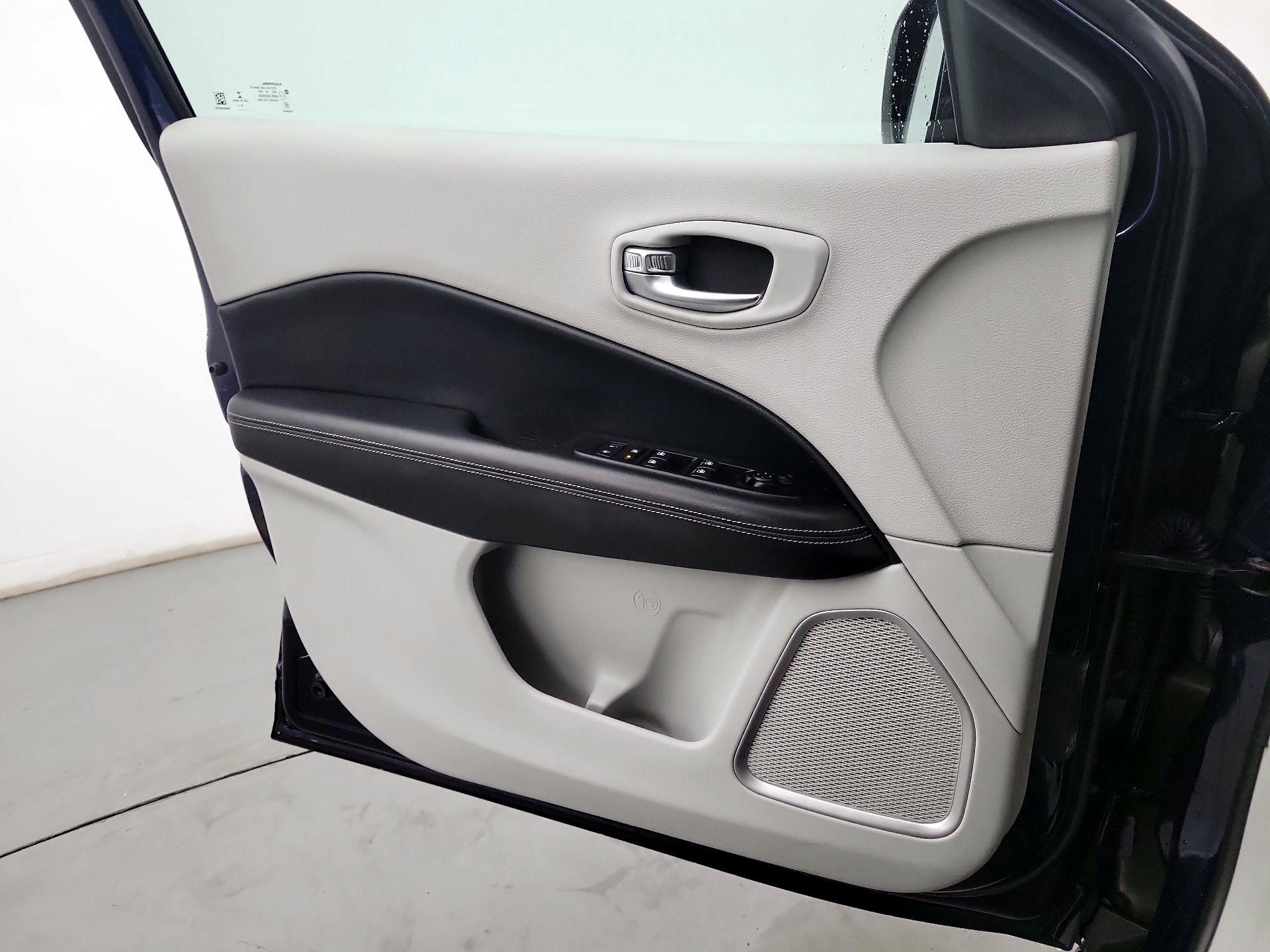 Thumbnail: 2021 Jeep Compass - 12