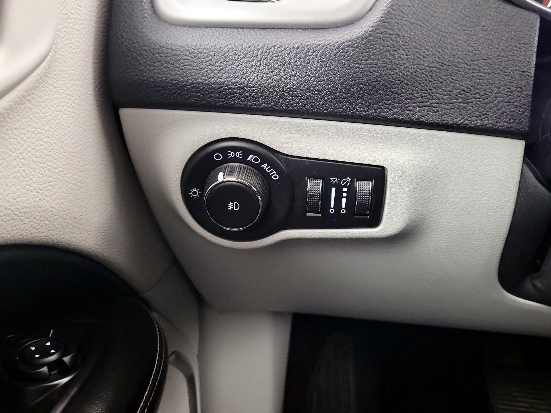 Thumbnail: 2021 Jeep Compass - 13