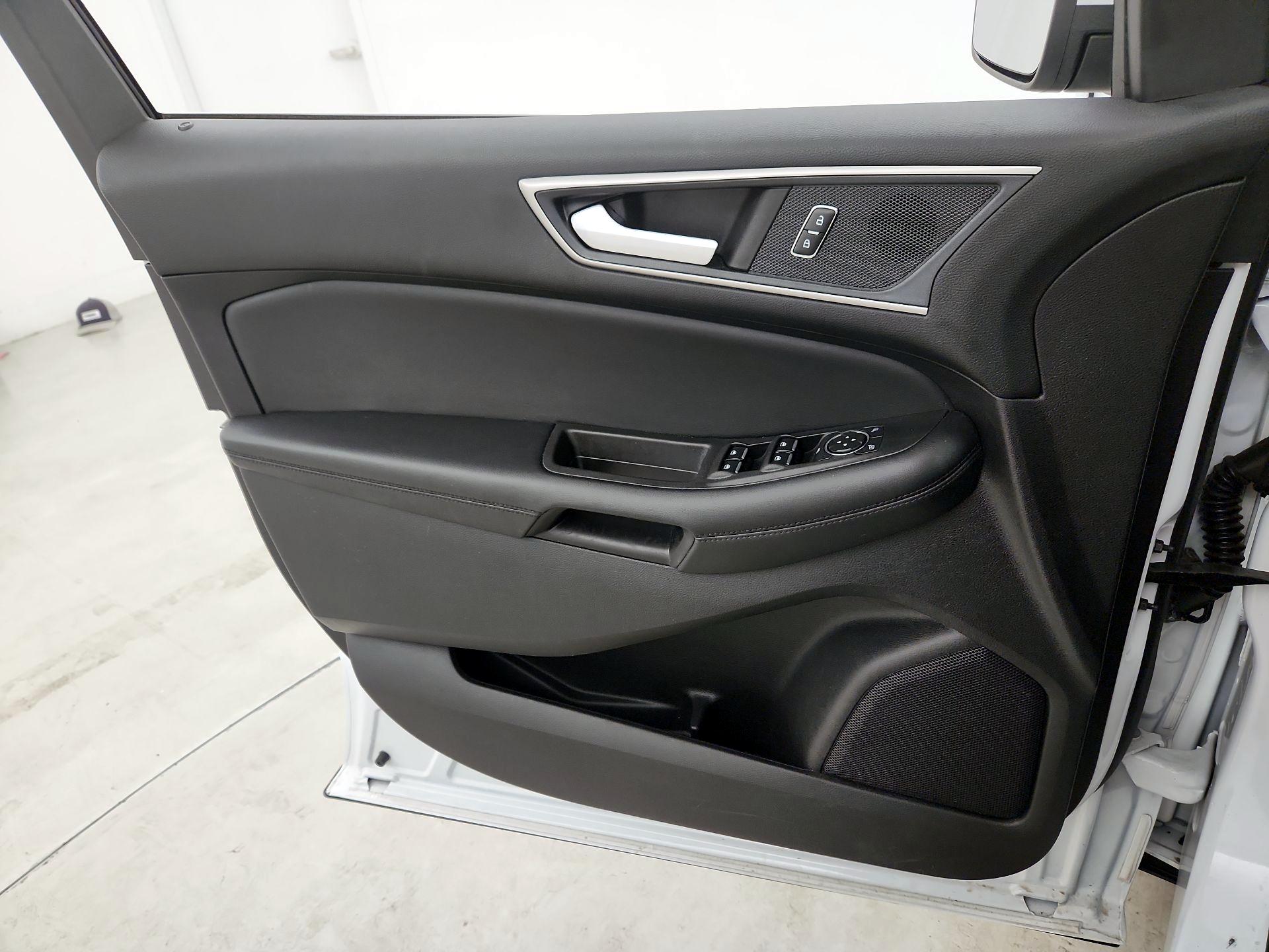 Thumbnail: 2021 Ford Edge - 10