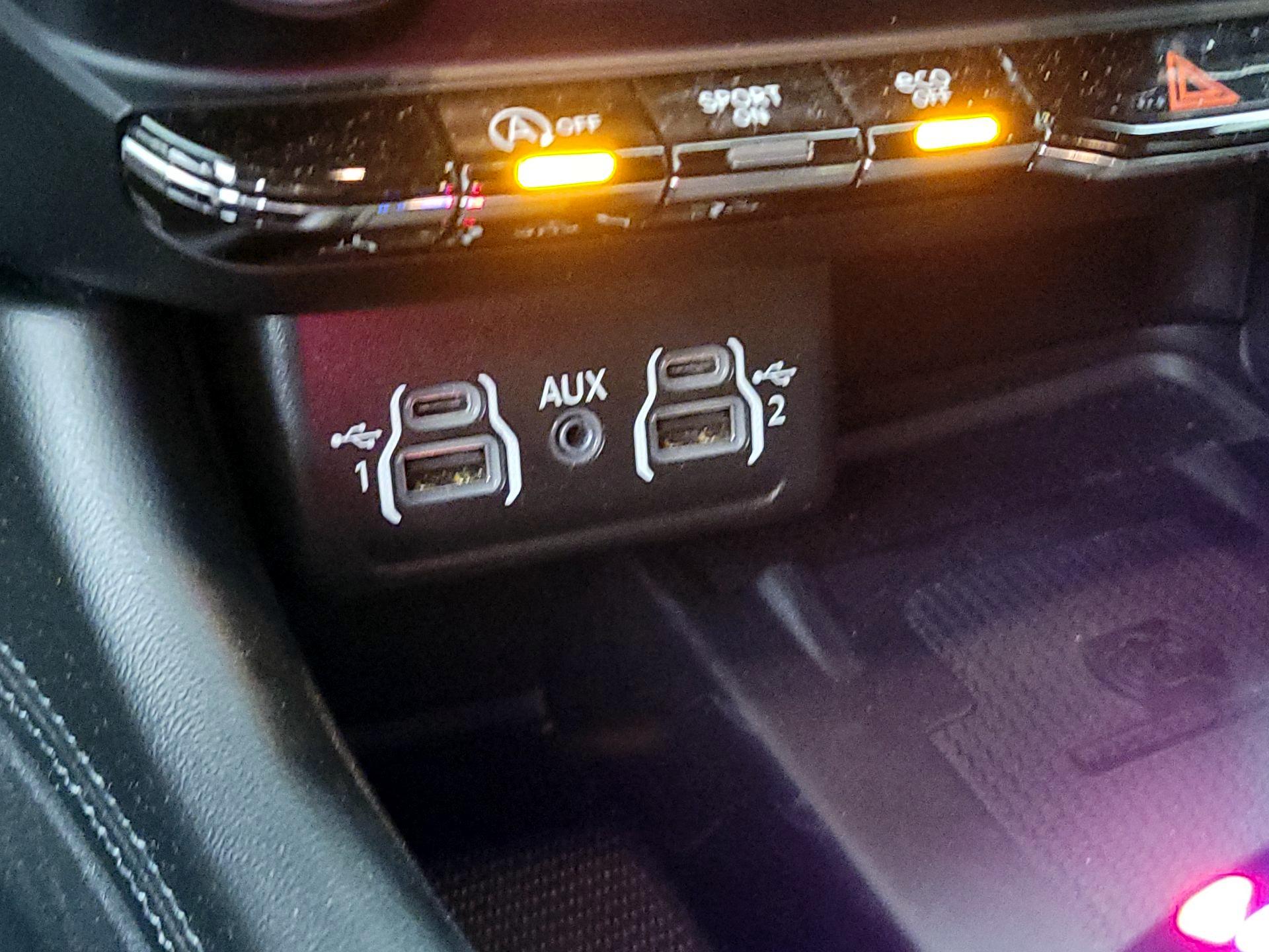 Thumbnail: 2022 Dodge Durango - 16