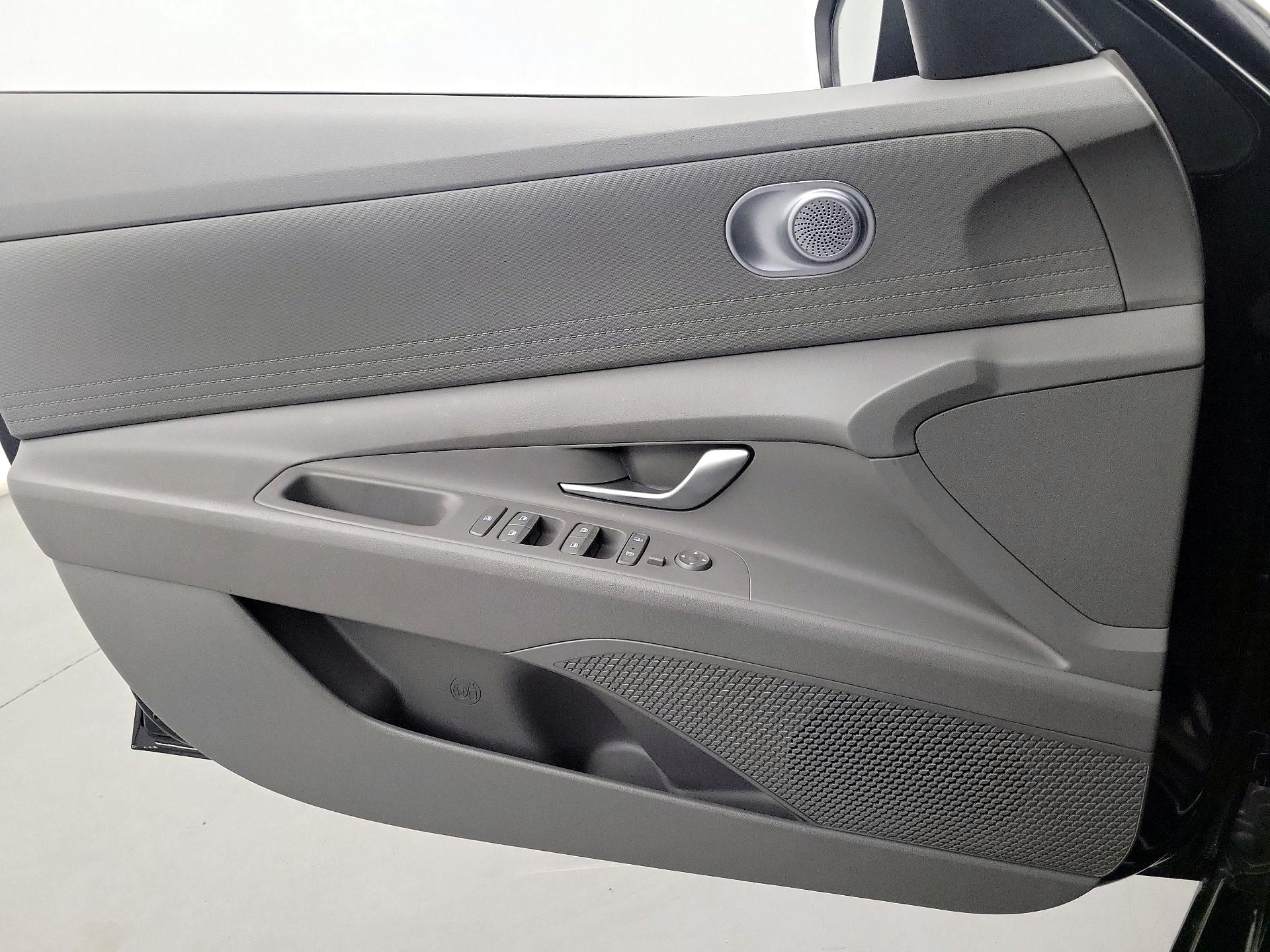Thumbnail: 2023 Hyundai Elantra - 10