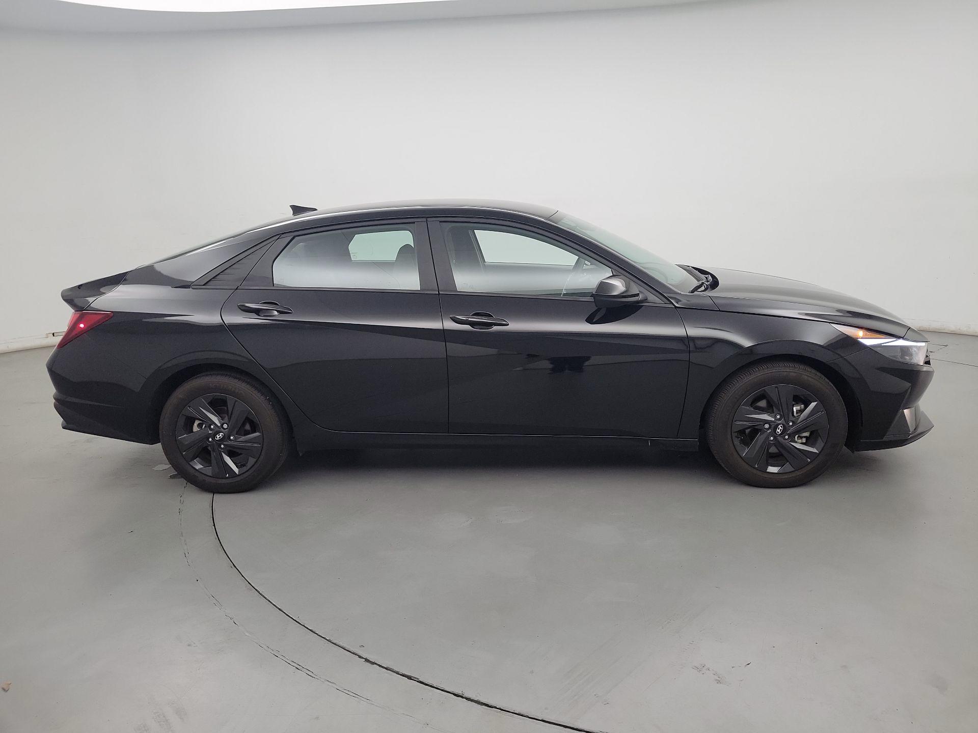 Thumbnail: 2023 Hyundai Elantra - 4