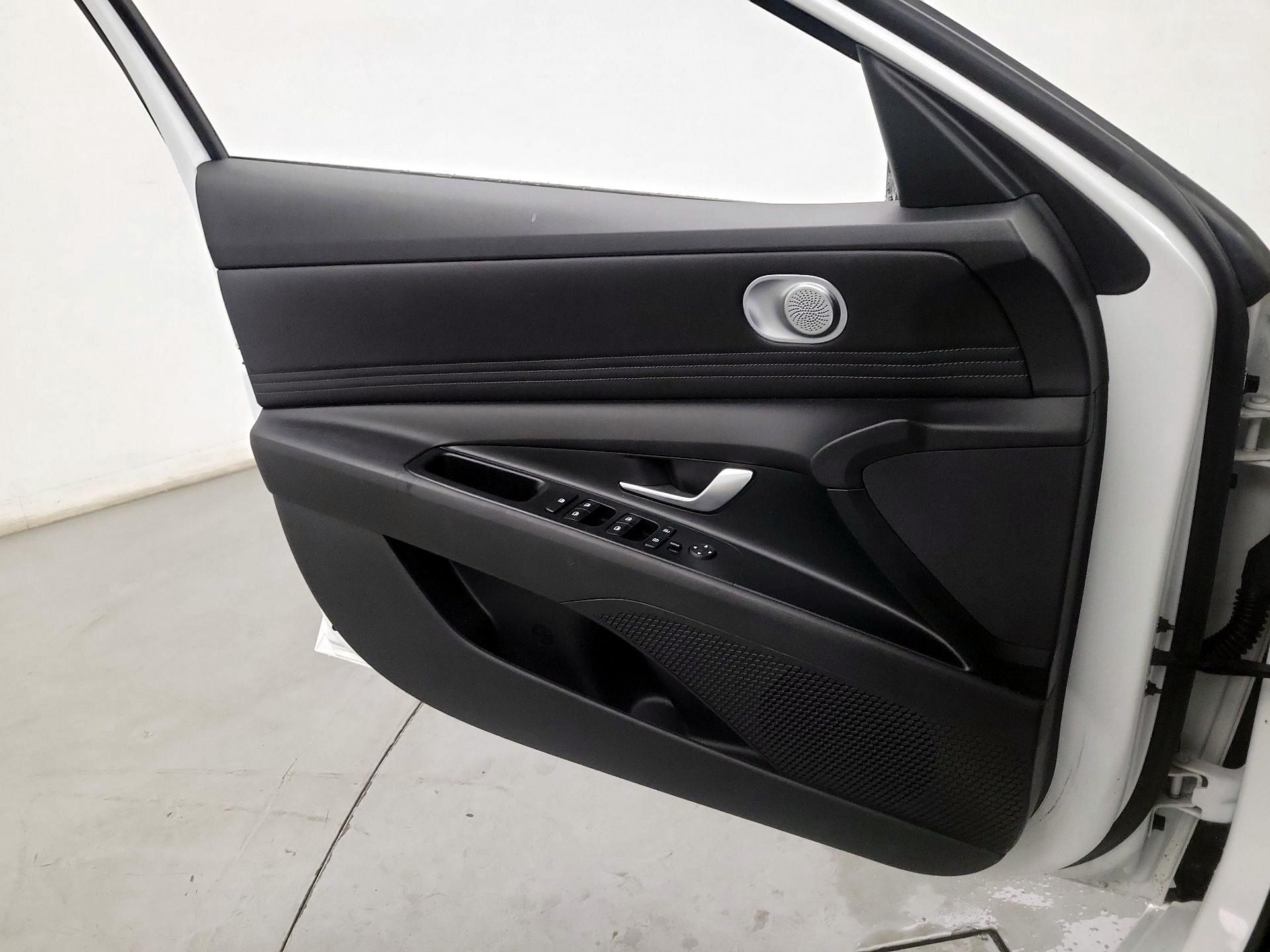 Thumbnail: 2023 Hyundai Elantra - 10
