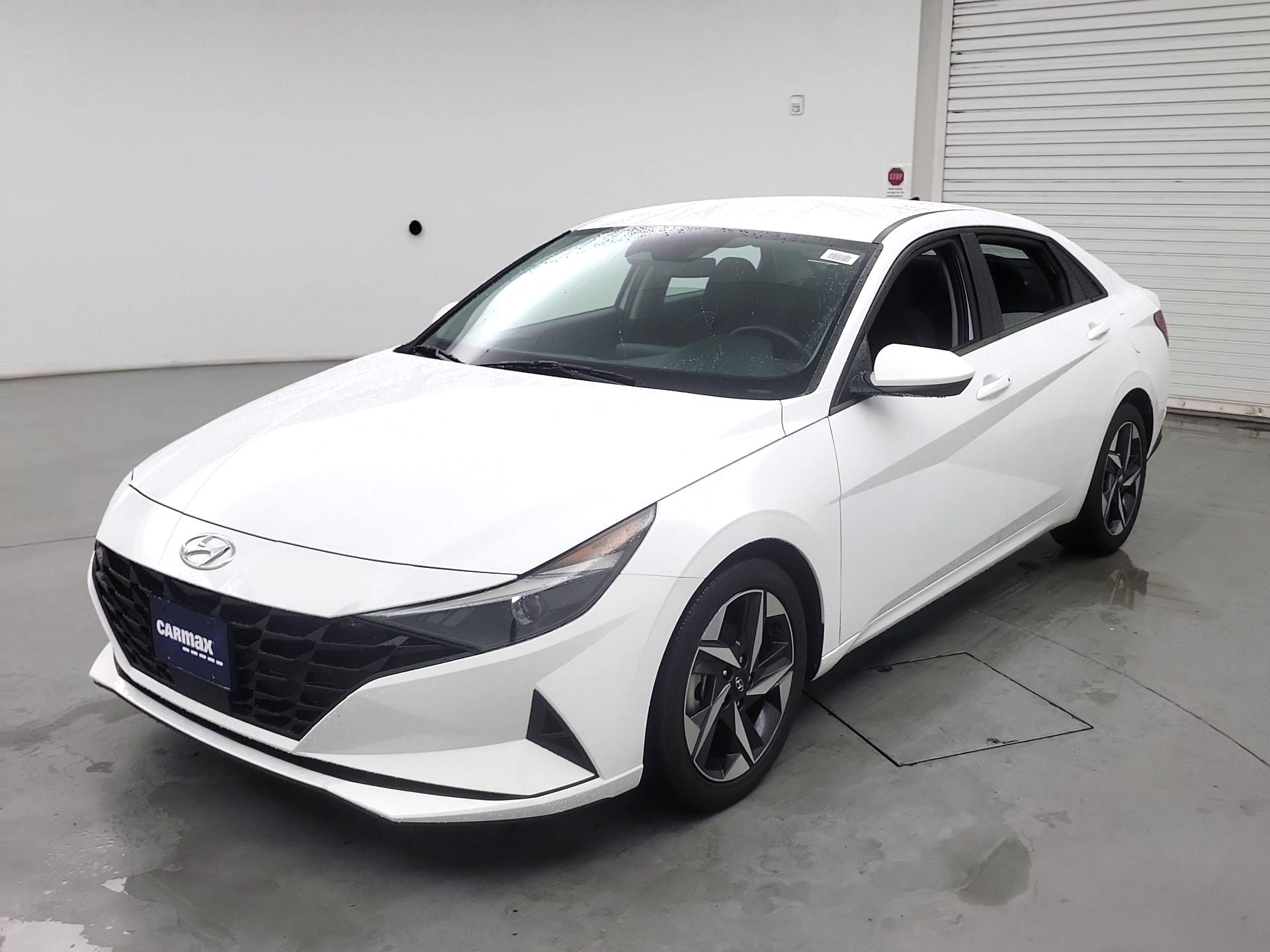 Thumbnail: 2023 Hyundai Elantra - 3