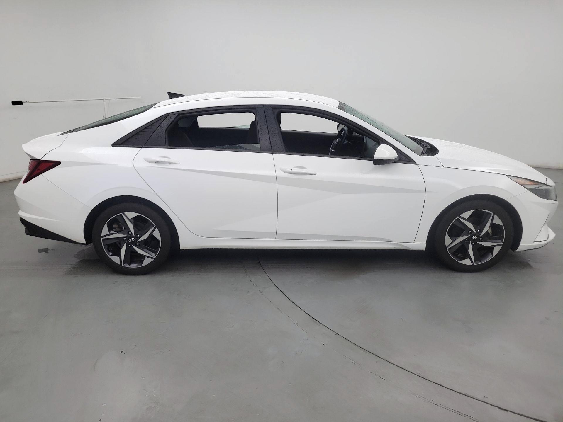 Thumbnail: 2023 Hyundai Elantra - 4