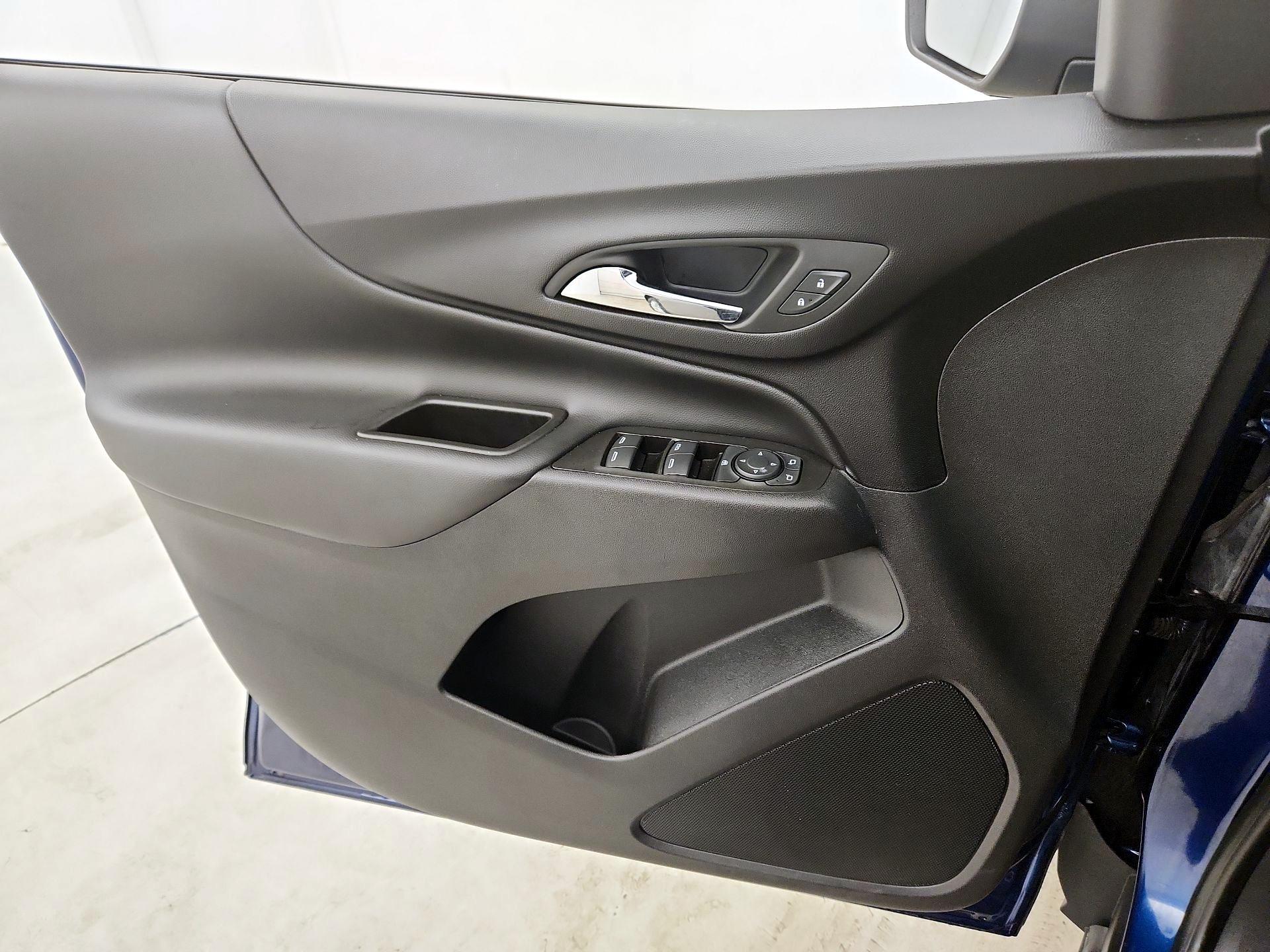Thumbnail: 2022 Chevrolet Equinox - 10