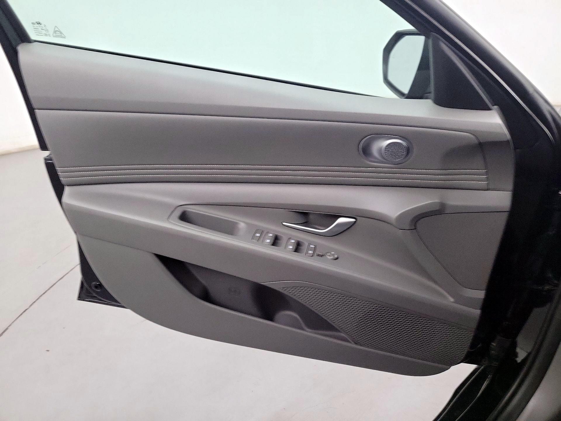 Thumbnail: 2023 Hyundai Elantra - 10