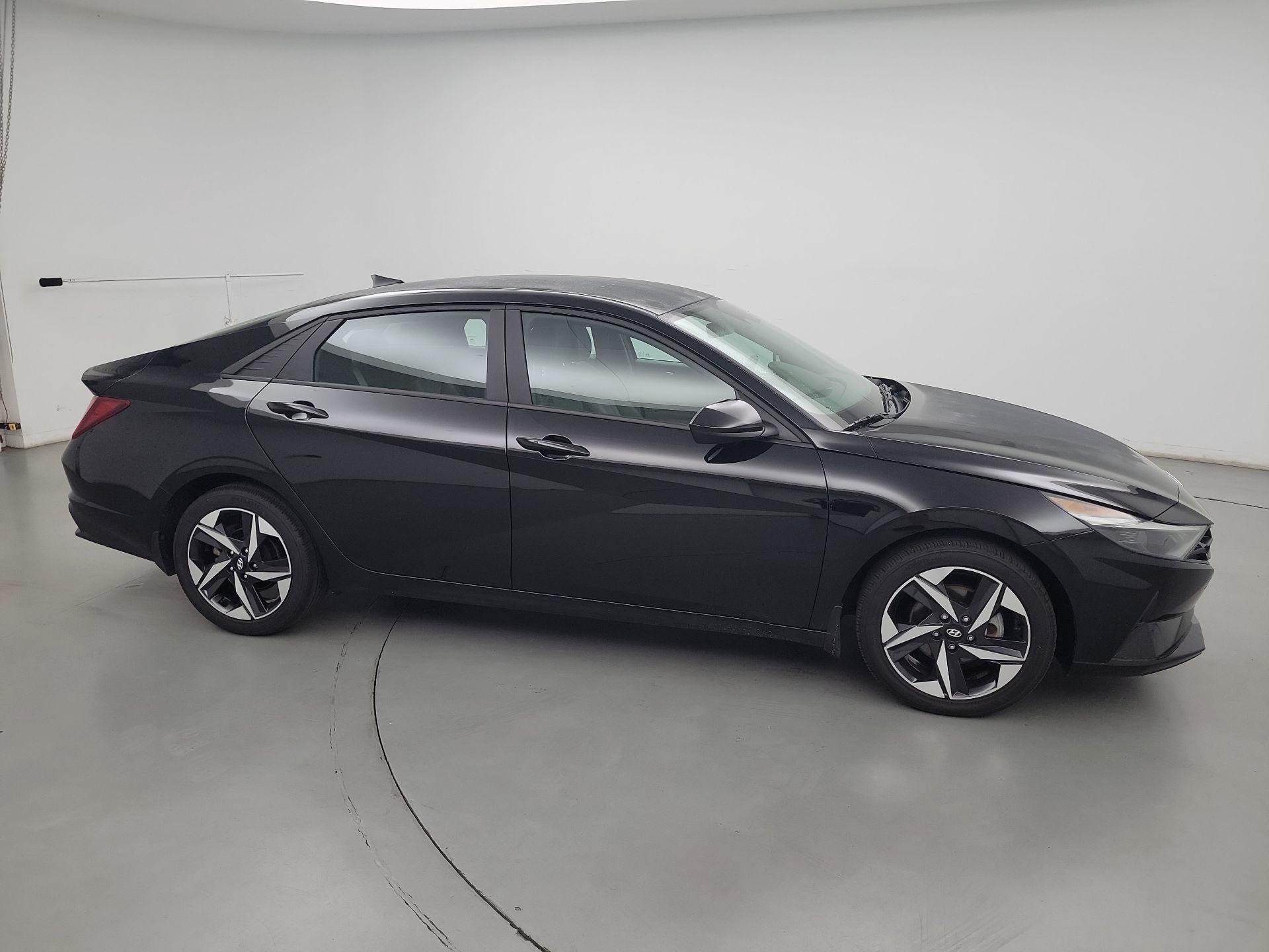 Thumbnail: 2023 Hyundai Elantra - 4