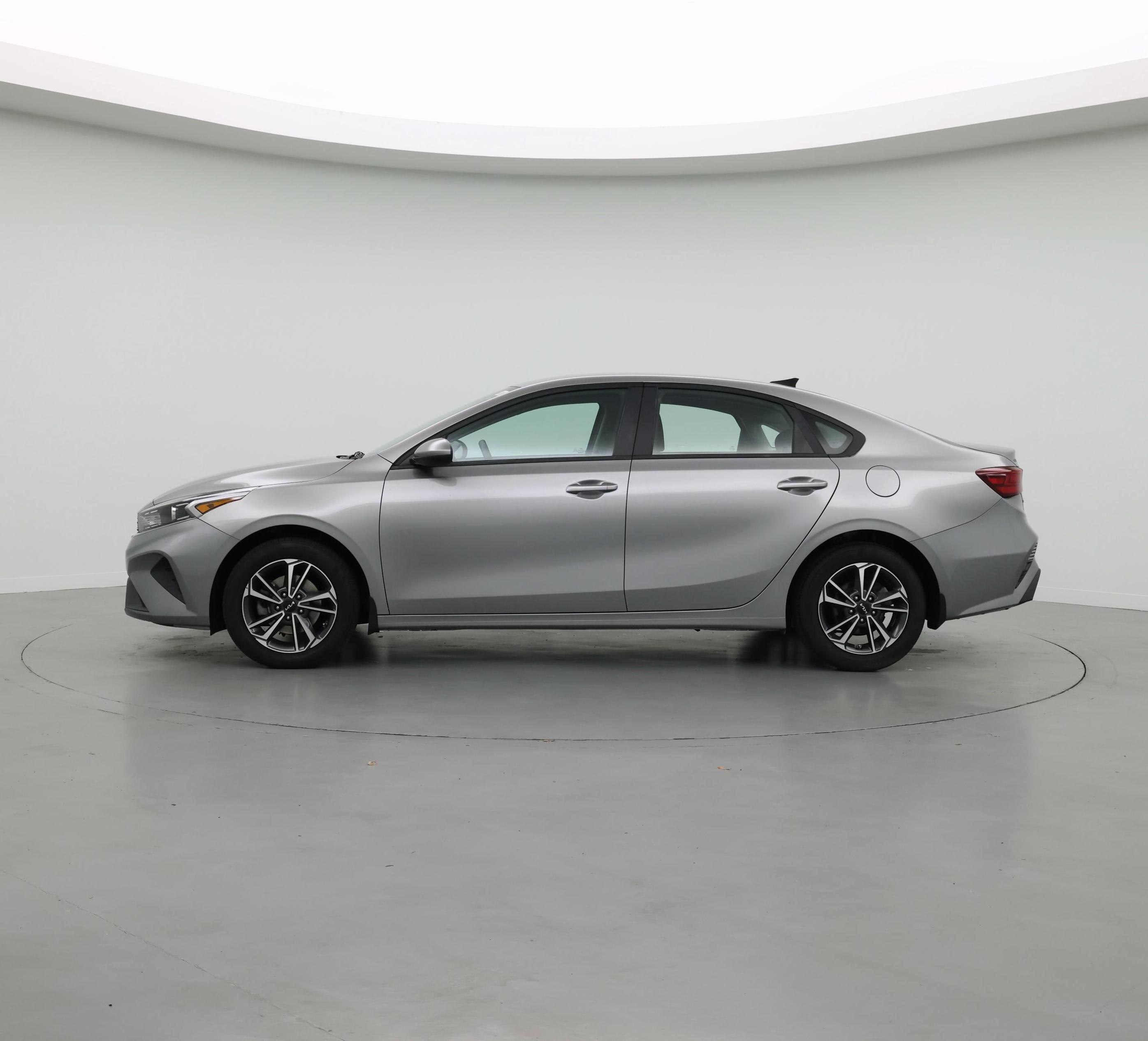 Thumbnail: 2023 Kia Forte - 3