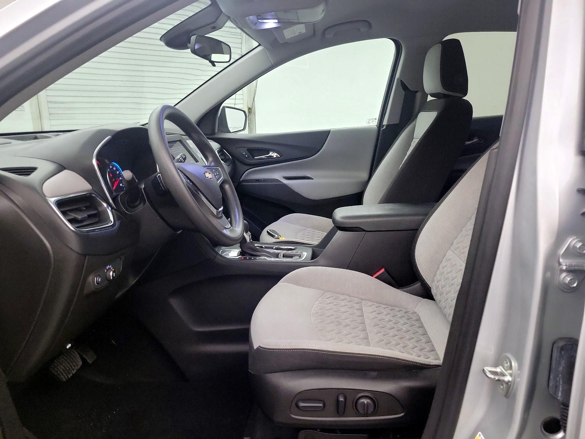 Thumbnail: 2022 Chevrolet Equinox - 9
