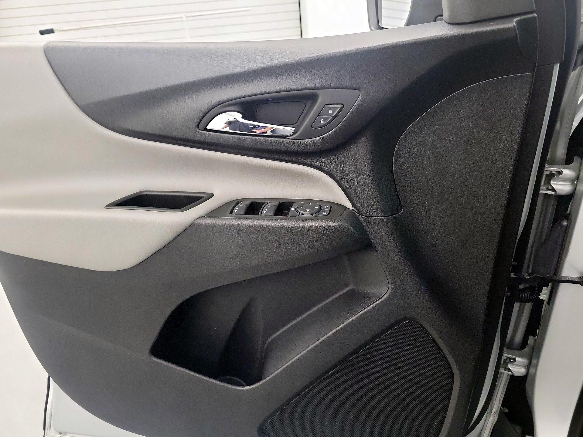 Thumbnail: 2022 Chevrolet Equinox - 10