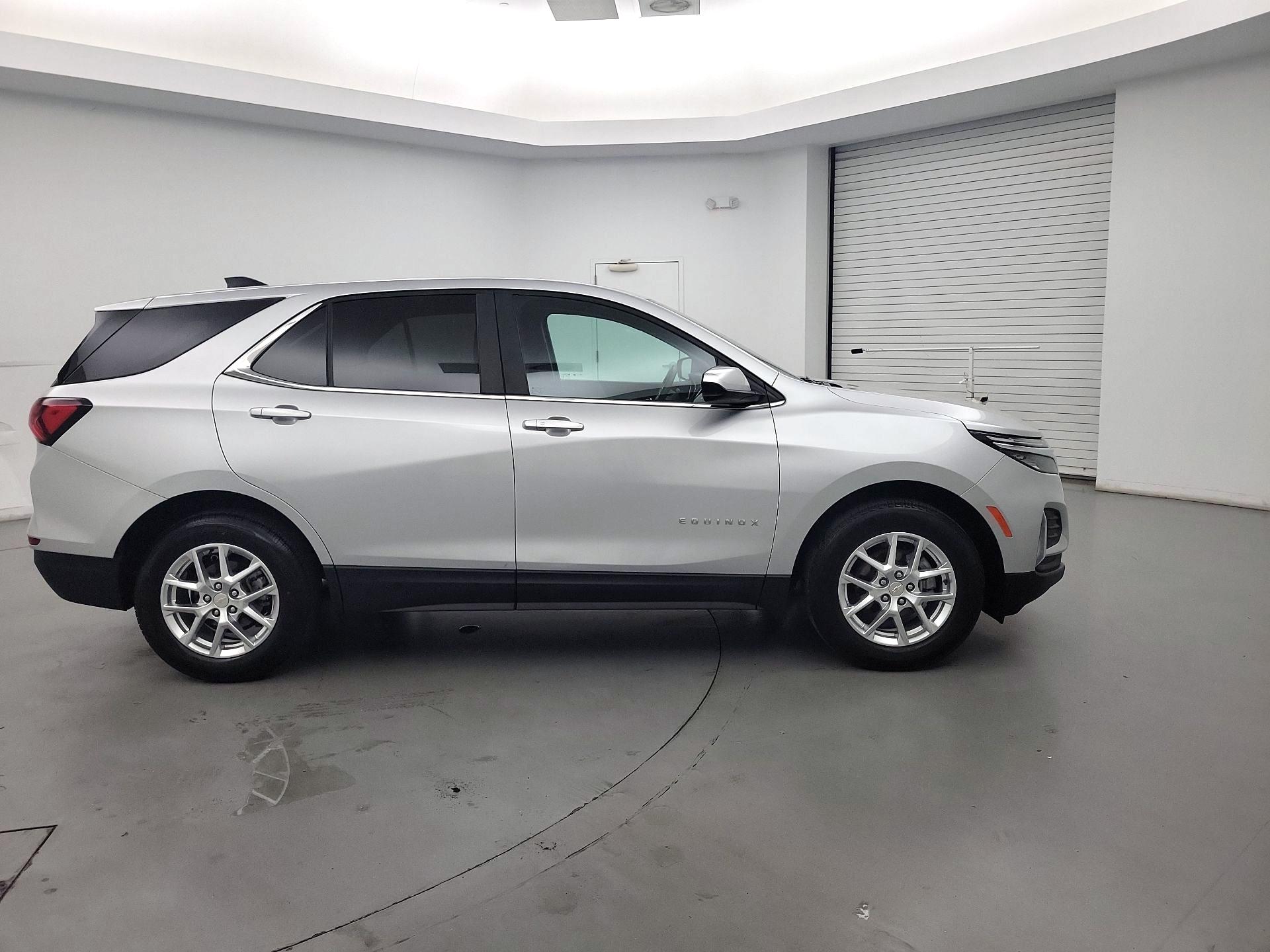 Thumbnail: 2022 Chevrolet Equinox - 4