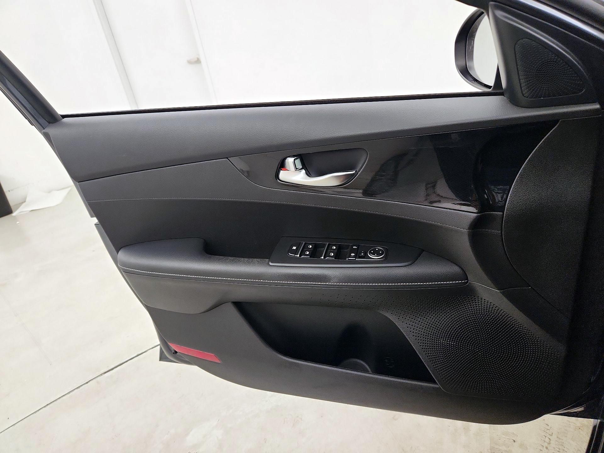 Thumbnail: 2023 Kia Forte - 12