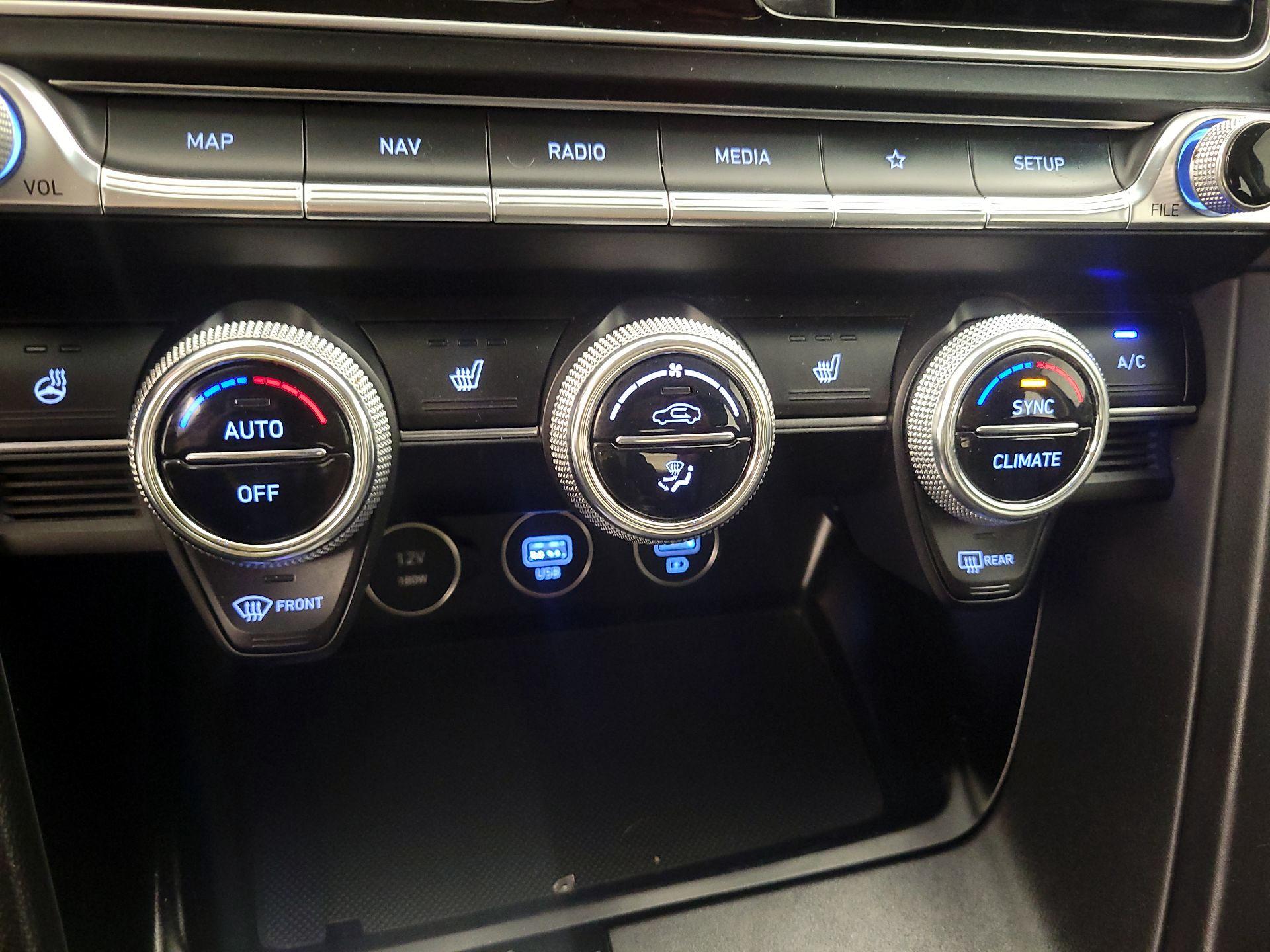 Thumbnail: 2022 Genesis G70 - 17