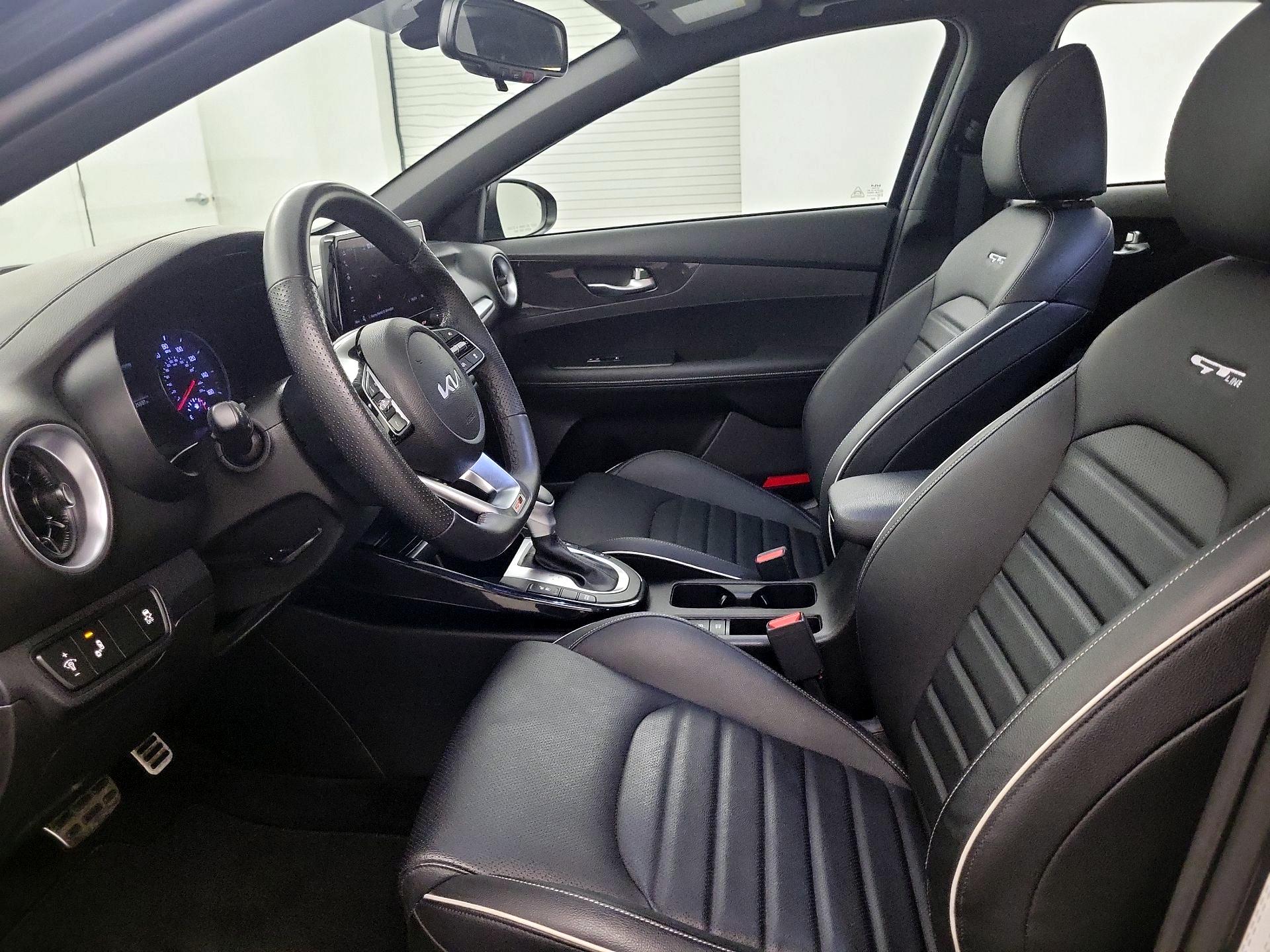 Thumbnail: 2023 Kia Forte - 9