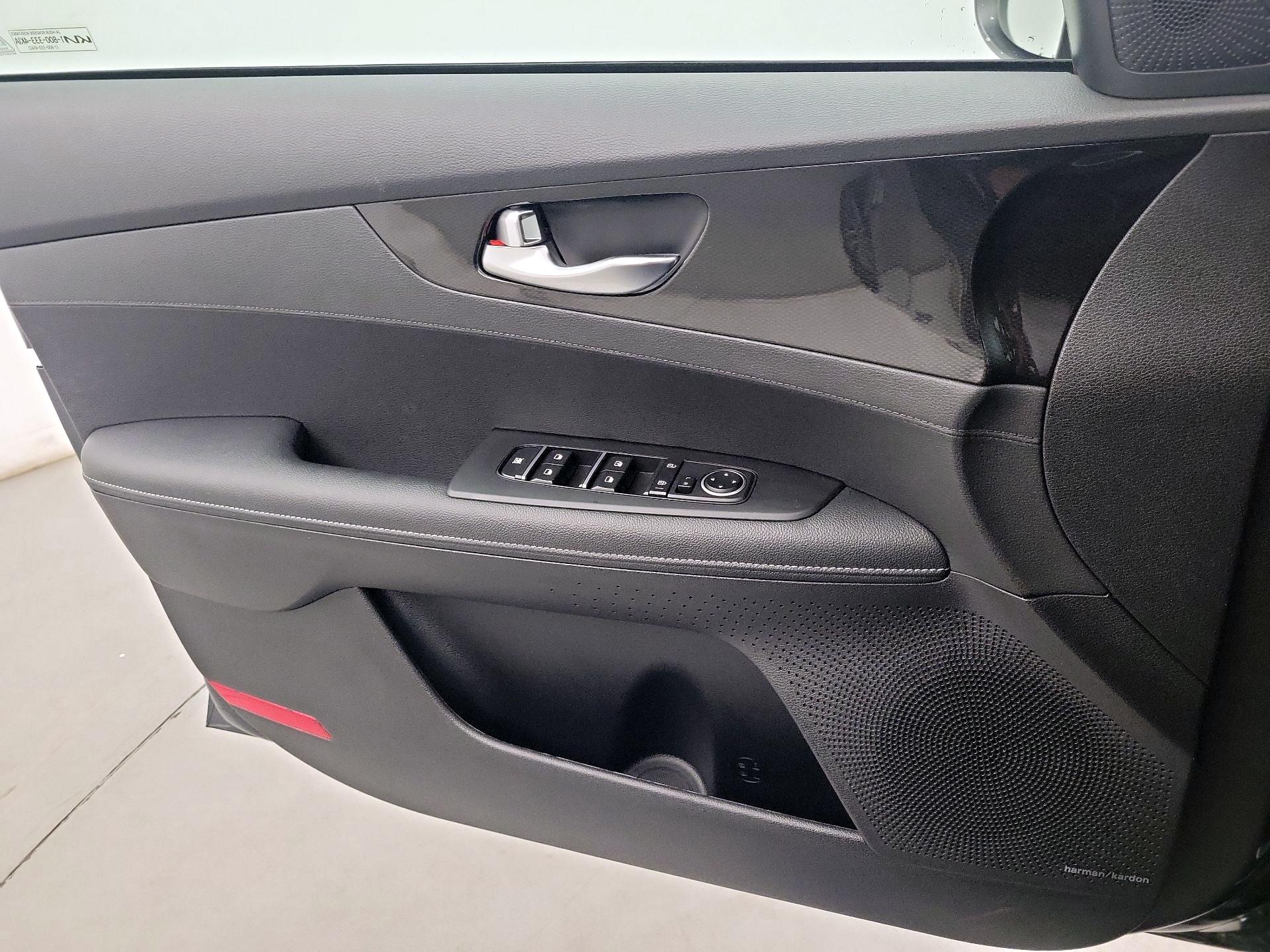 Thumbnail: 2023 Kia Forte - 10