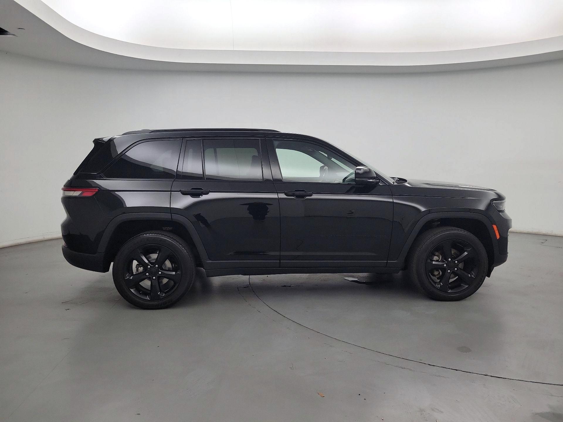 Thumbnail: 2023 Jeep Grand Cherokee - 4