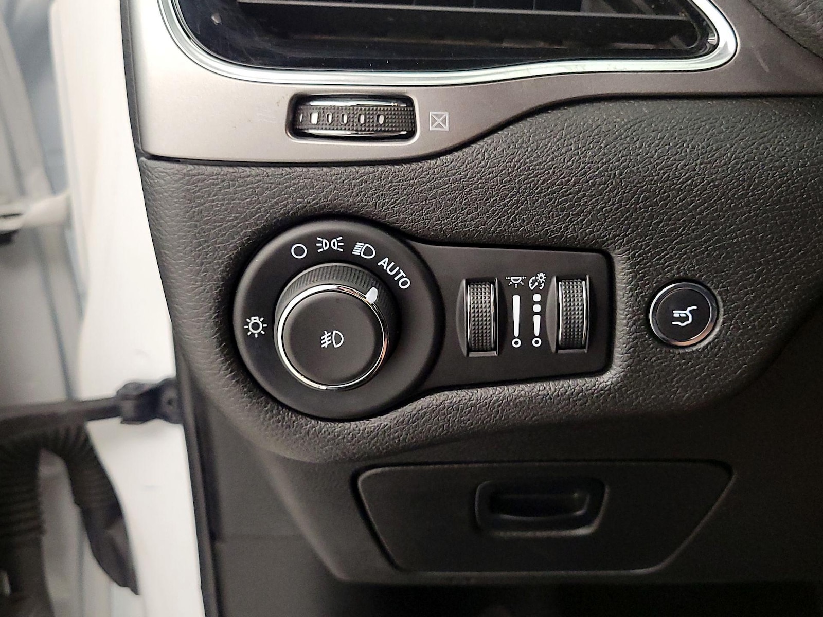 2021 Jeep Cherokee 80TH - Photo 14