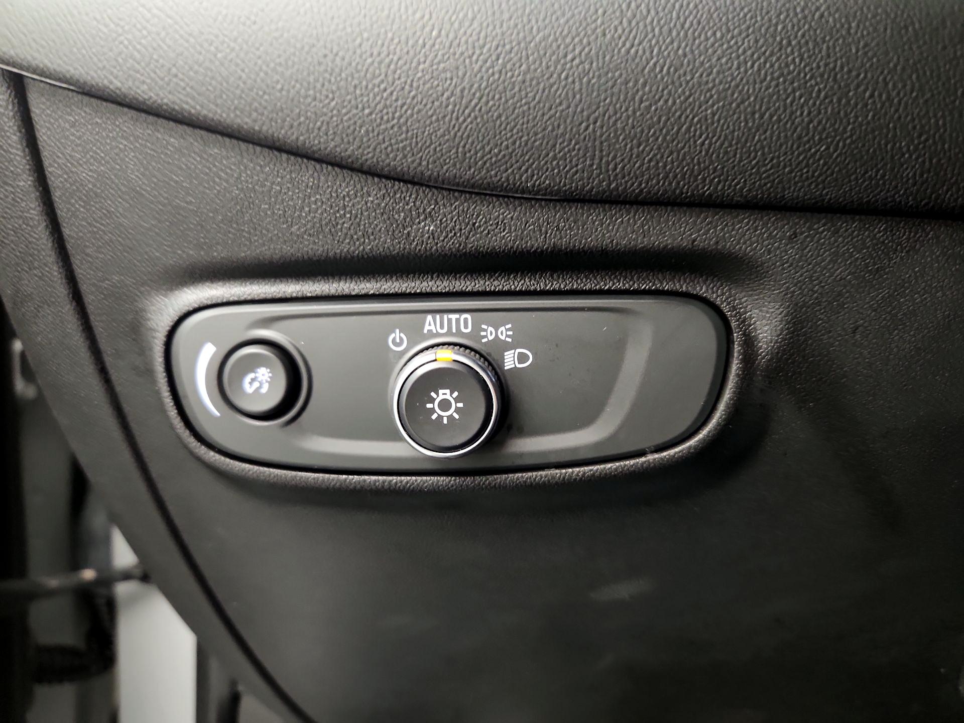Thumbnail: 2022 Chevrolet Equinox - 11