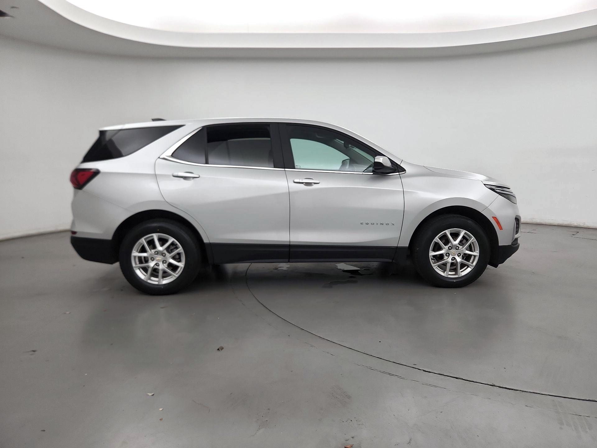 Thumbnail: 2022 Chevrolet Equinox - 4
