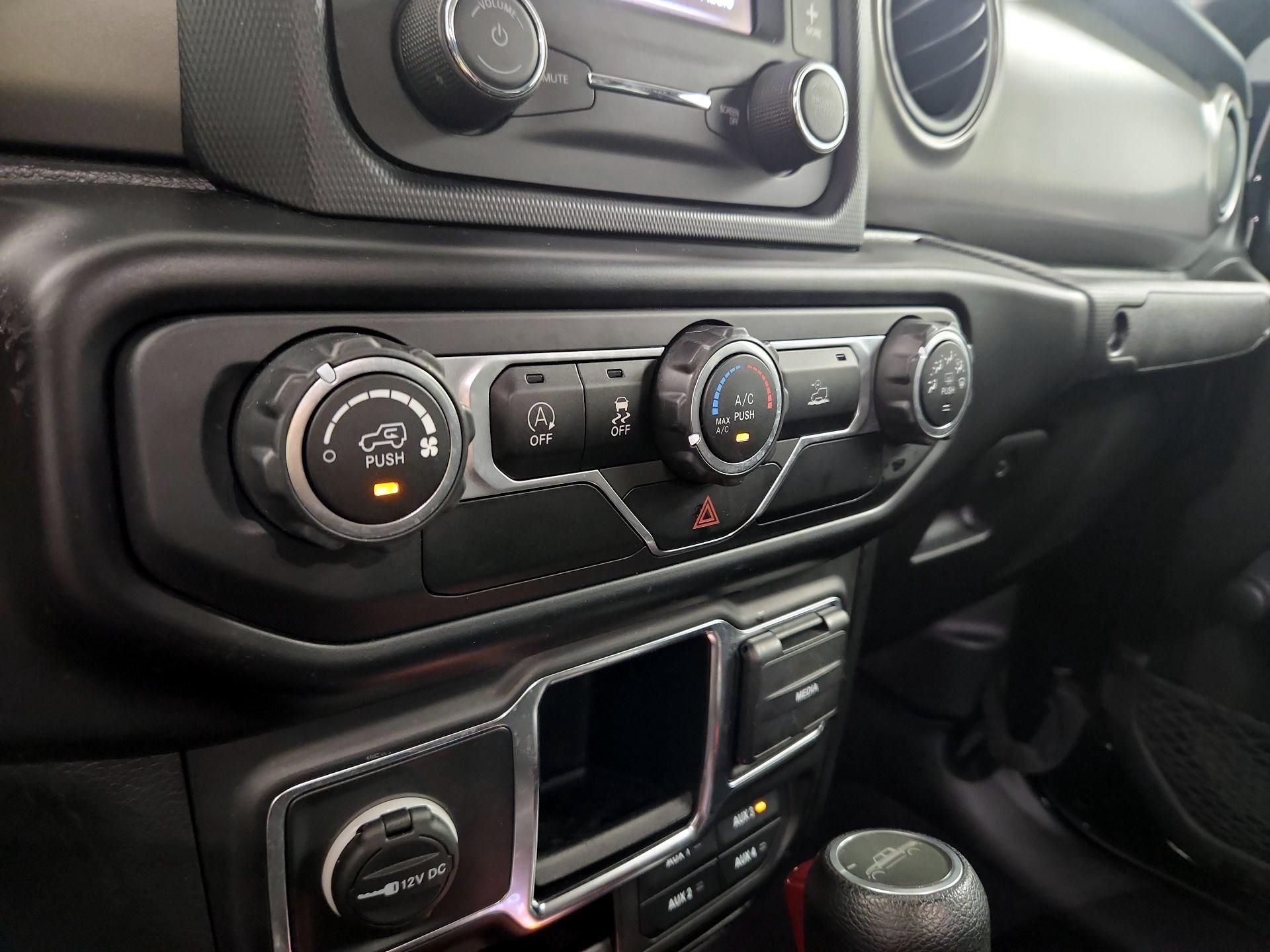 Thumbnail: 2021 Jeep Gladiator - 15