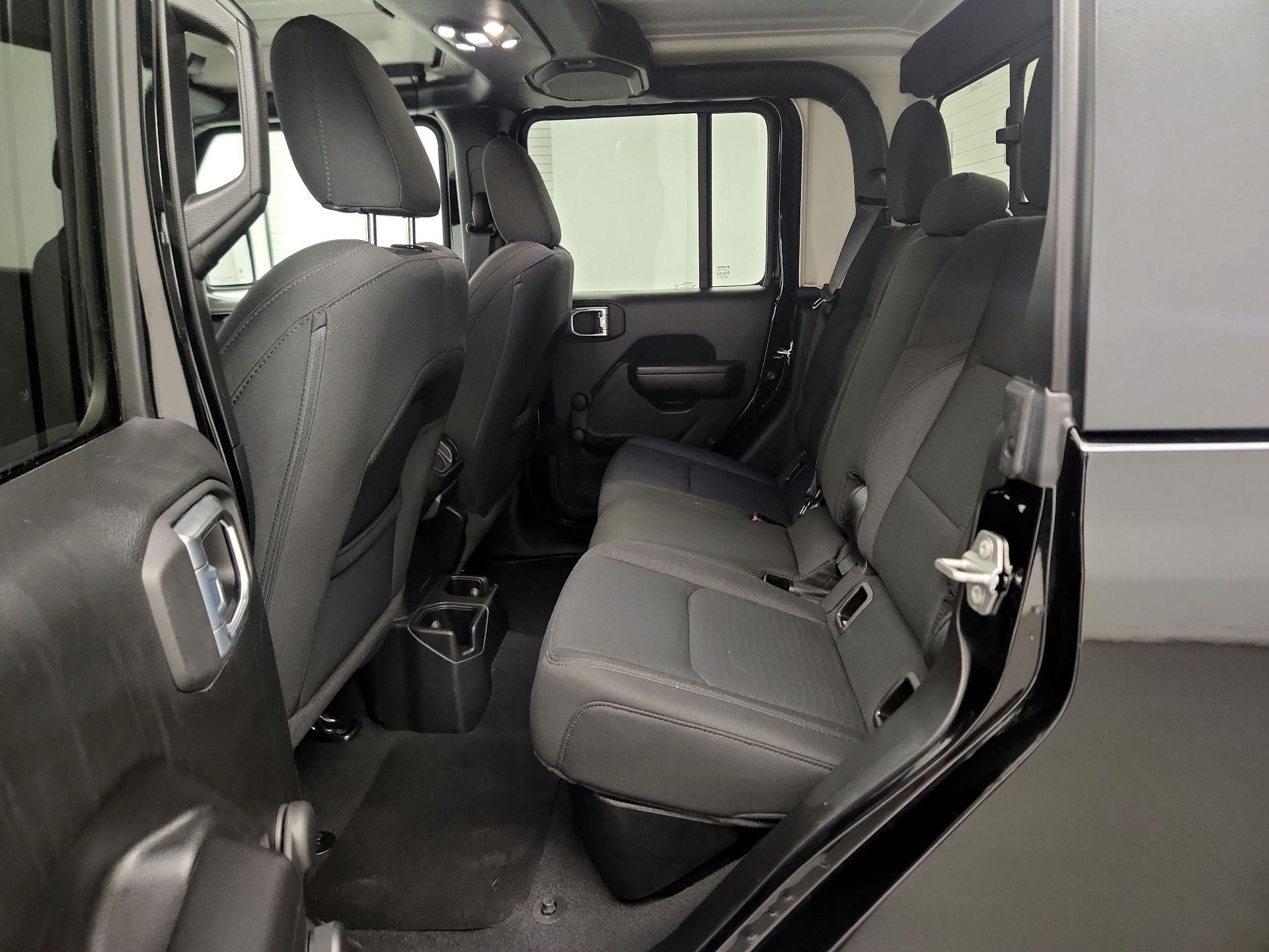 Thumbnail: 2021 Jeep Gladiator - 18